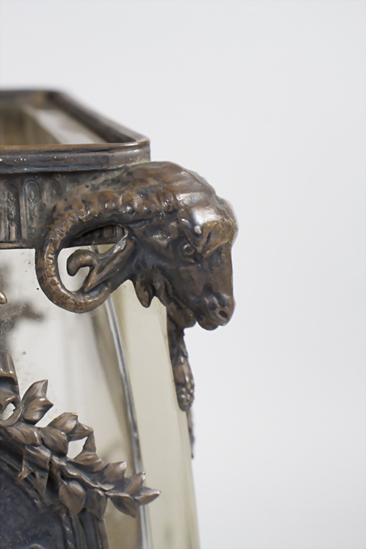Vase mit Bronze und Silbermontur 'Die vier Jahreszeiten' / A crystal glass vase with bronze ... - Image 8 of 11