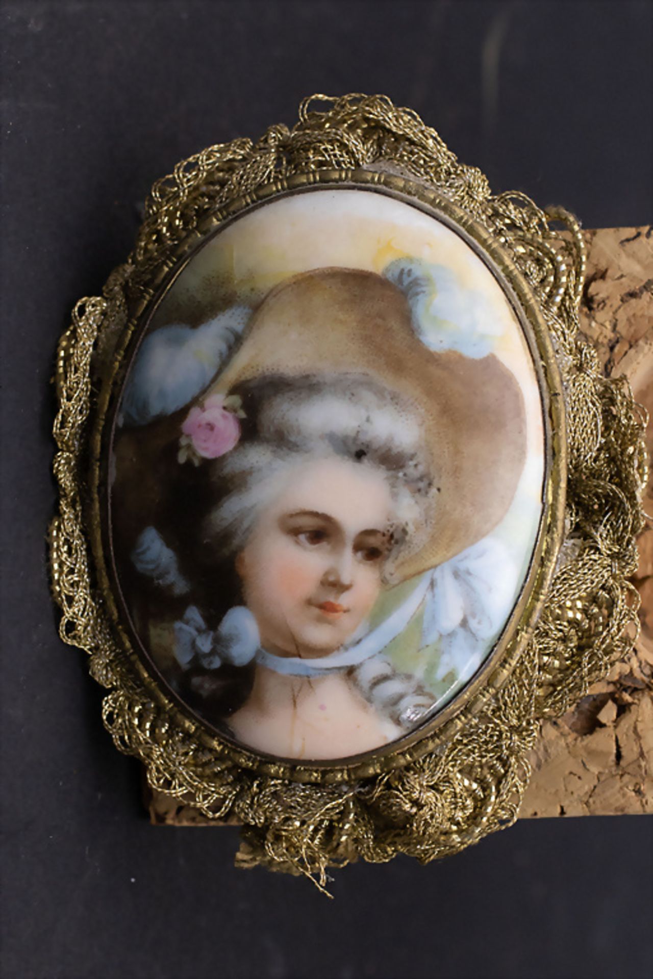 Brosche mit Miniatur Porträt einer Rokokodame / A brooch with a miniature portrait of Rococo ...