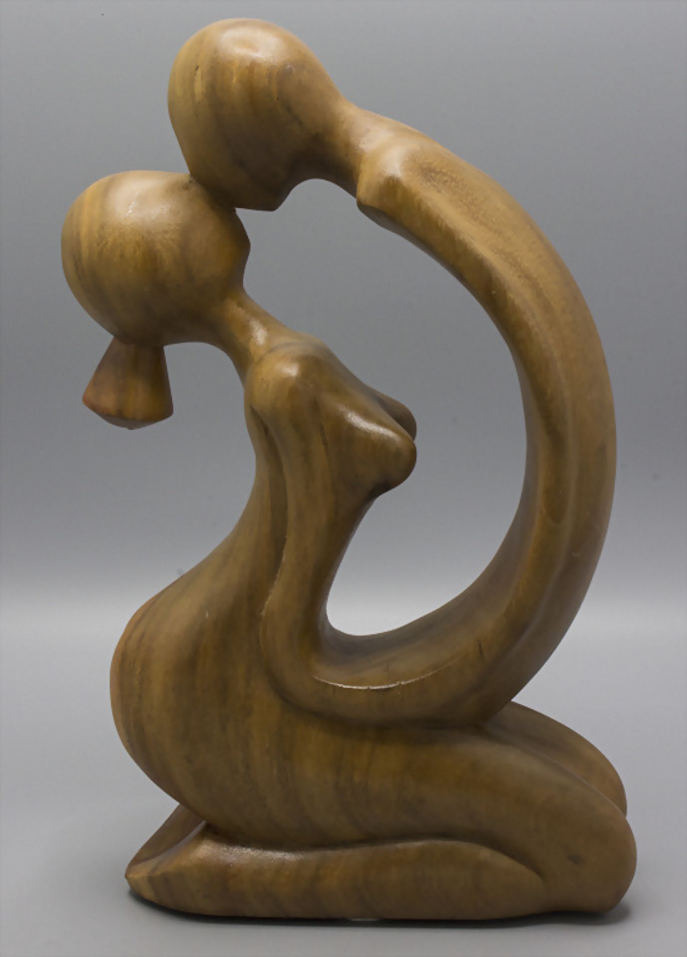 Abstrakte Holz-Skulptur 'Liebespaar' / An abstract wooden sculpture 'lovers' - Image 2 of 2