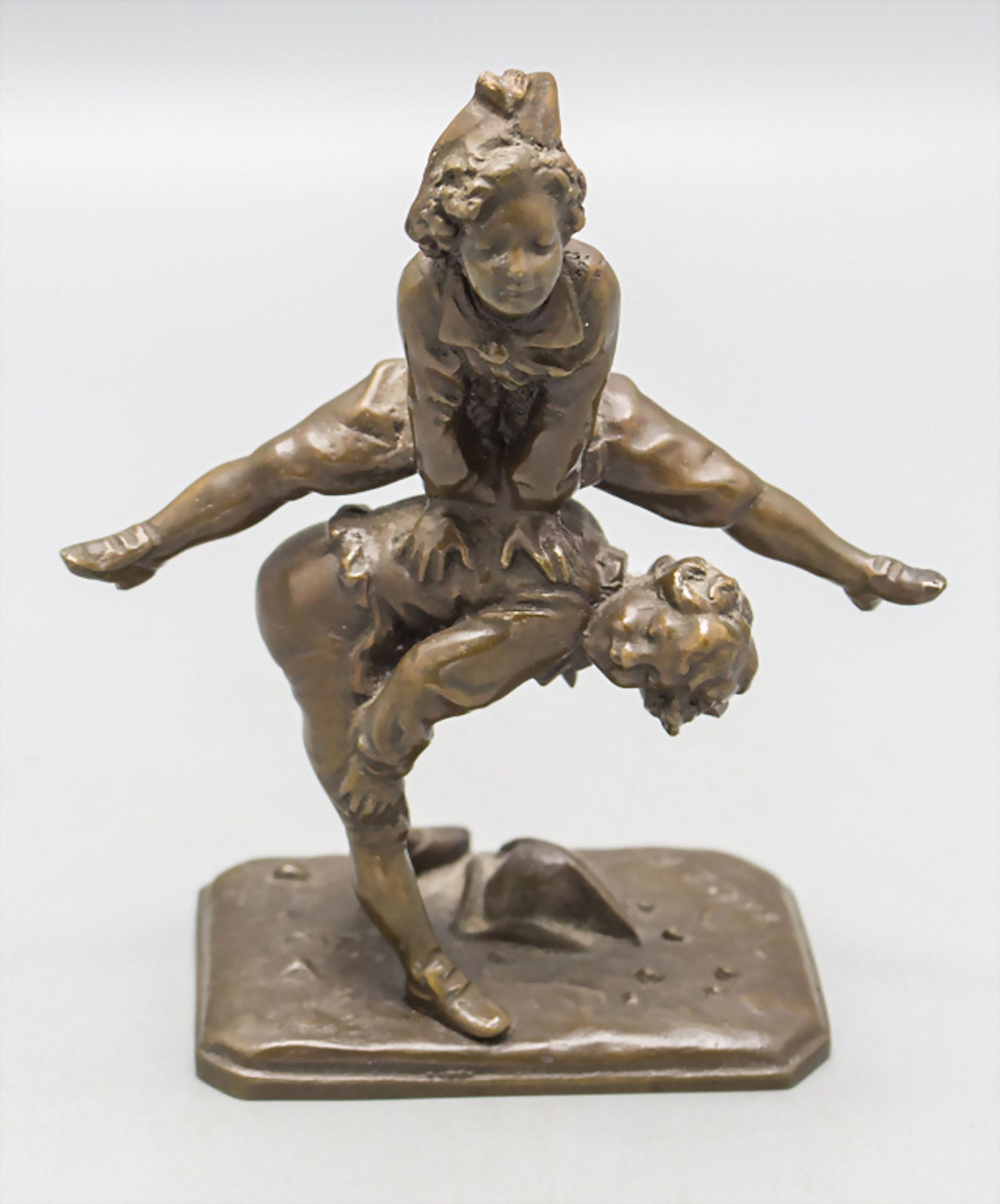 Bronzeplastik 'Spielende Jungen' / A bronze figure 'Two boys playing with each other', ...