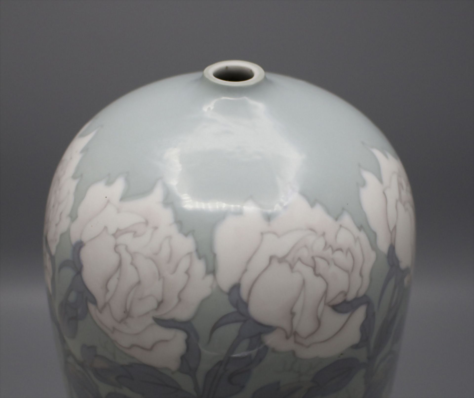 Große Jugendstil Vase mit weißen Rosen / An Art Nouveau vase with white roses, Wiliam Guérin & ... - Bild 4 aus 5