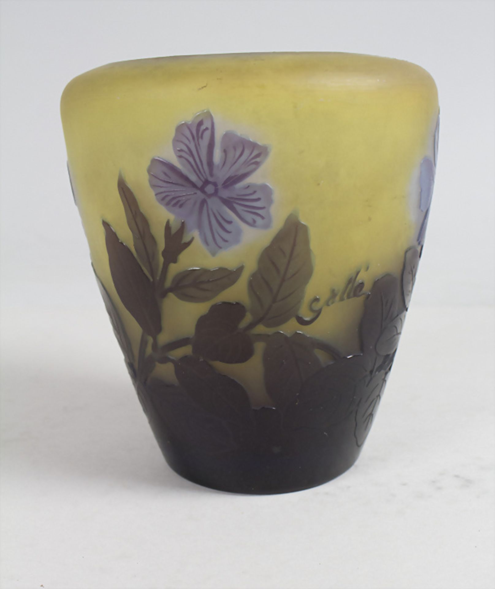Jugendstil Vase mit Clematis / An Art Nouveau cameo glass vase with clematis, Emile Gallé, ... - Bild 2 aus 5