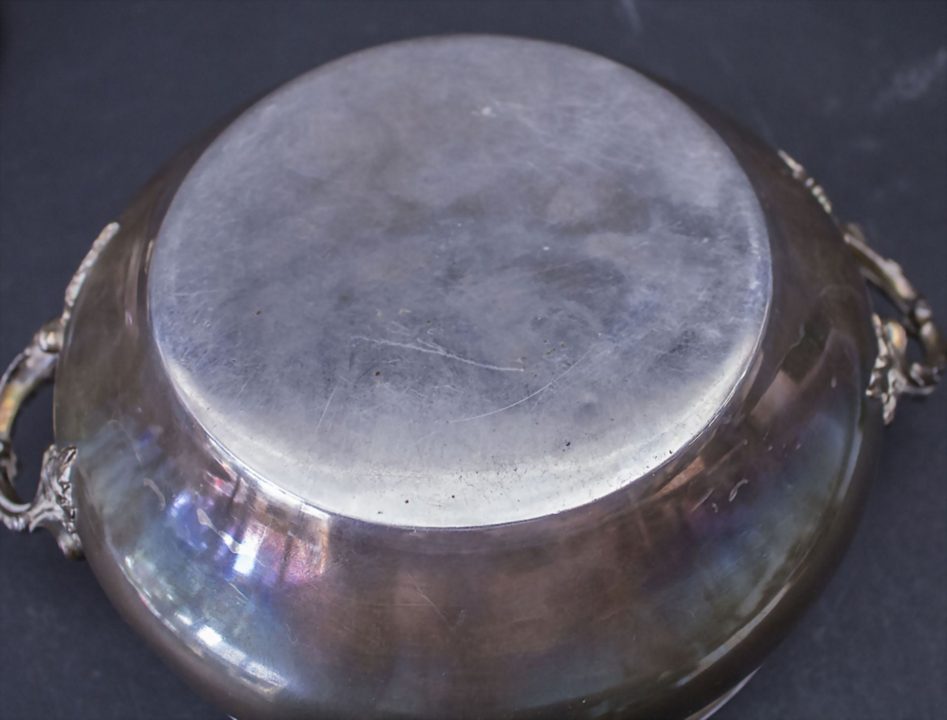 Deckelterrine / A covered silver tureen / Légumier en argent massif, Frankreich, Mitte 19. Jh. - Image 4 of 5