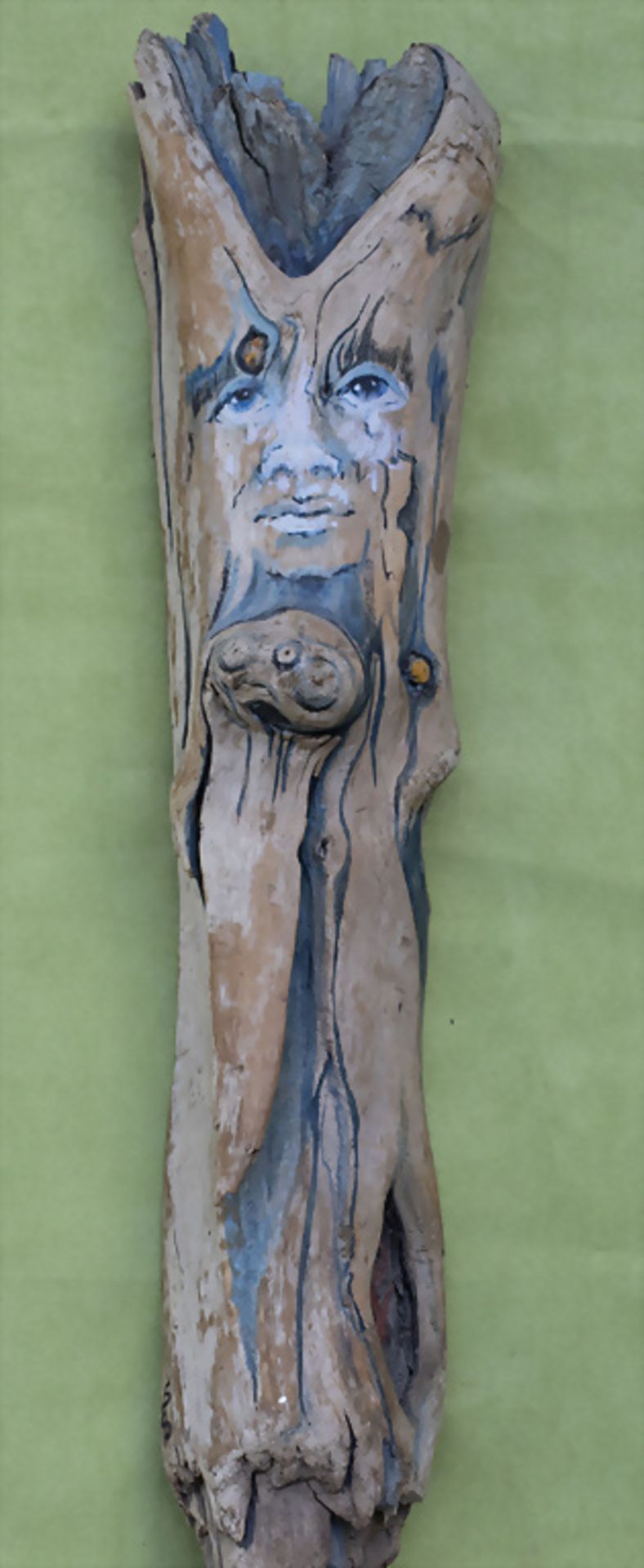 Holzskulptur 'Weinender Baum' / A wooden sculpture 'Crying tree'