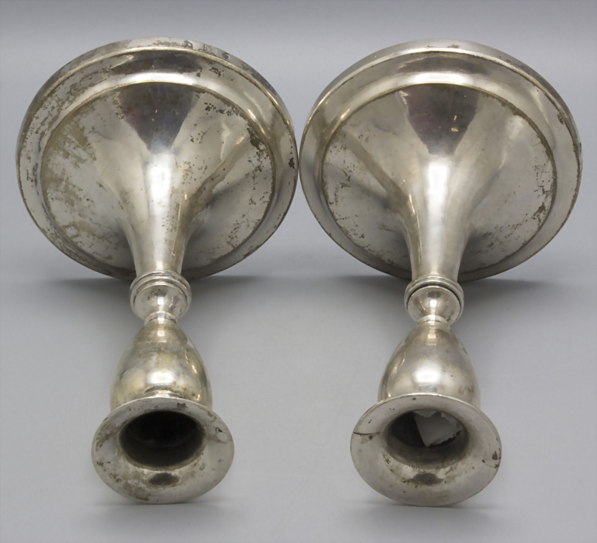 Paar Empire Reiseleuchter / A pair of Empire silver travel candlesticks, Bertold Gerder, Wien, 1818 - Bild 2 aus 5