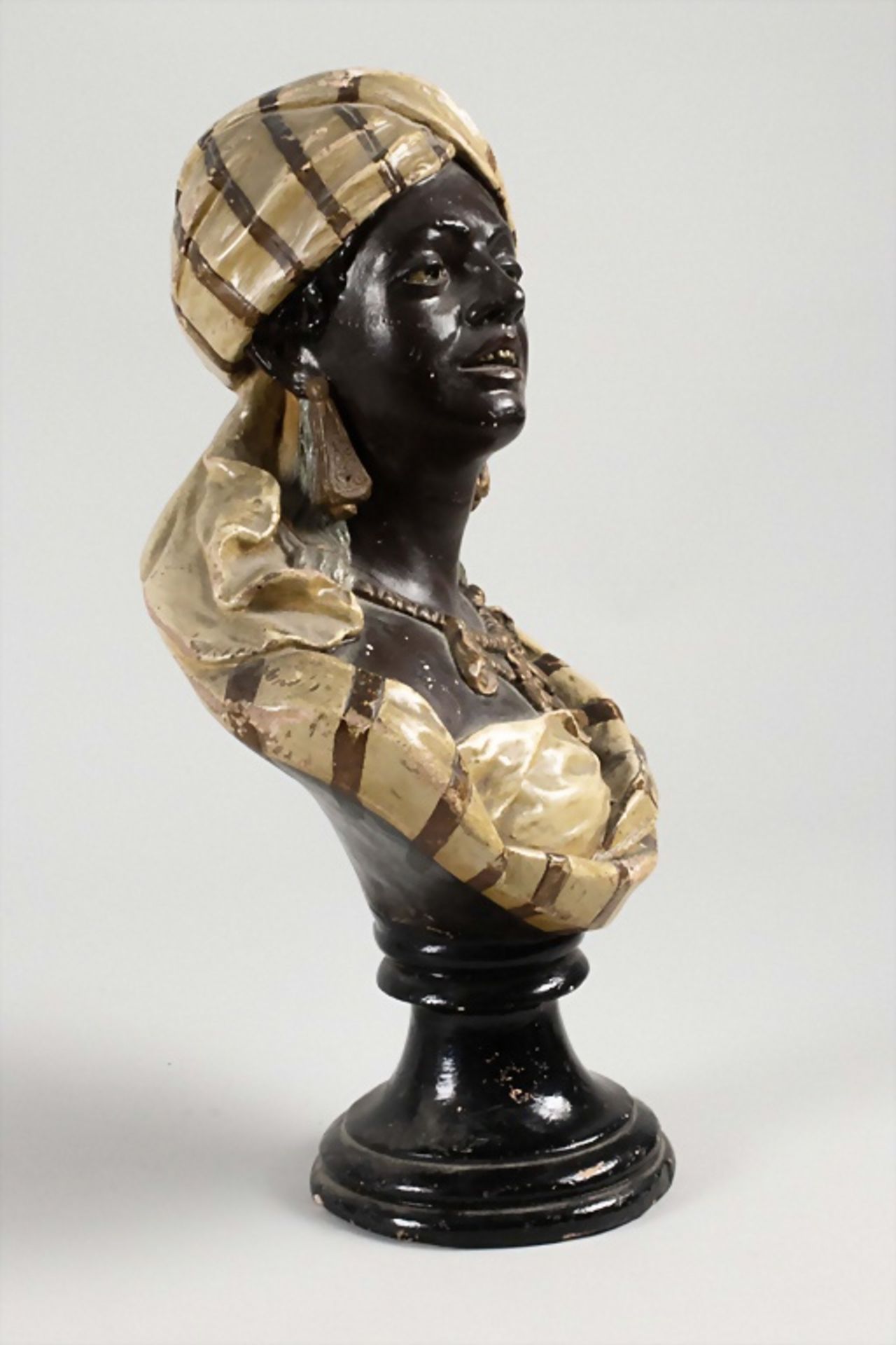 Keramikbüste 'Orientalin' / A ceramic bust of an 'Oriental lady', 1920er Jahre - Bild 2 aus 7