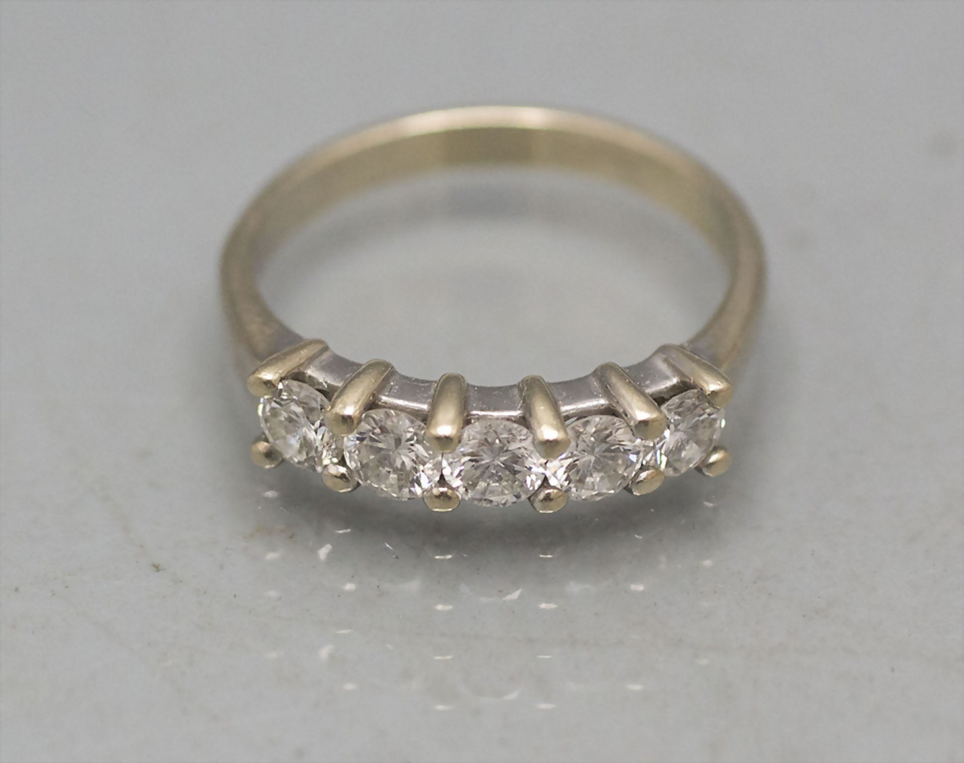 Damenring mit Brillanten / An 18 ct ladies gold ring with diamonds, Italien um, 1960 - Bild 2 aus 3