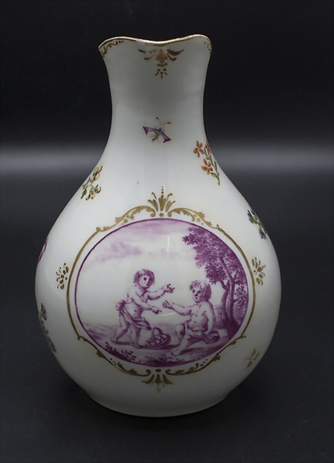 Henkelkrug mit Purpurmalerei / A porcelain jug with purple painting, 18. Jh. - Bild 3 aus 7