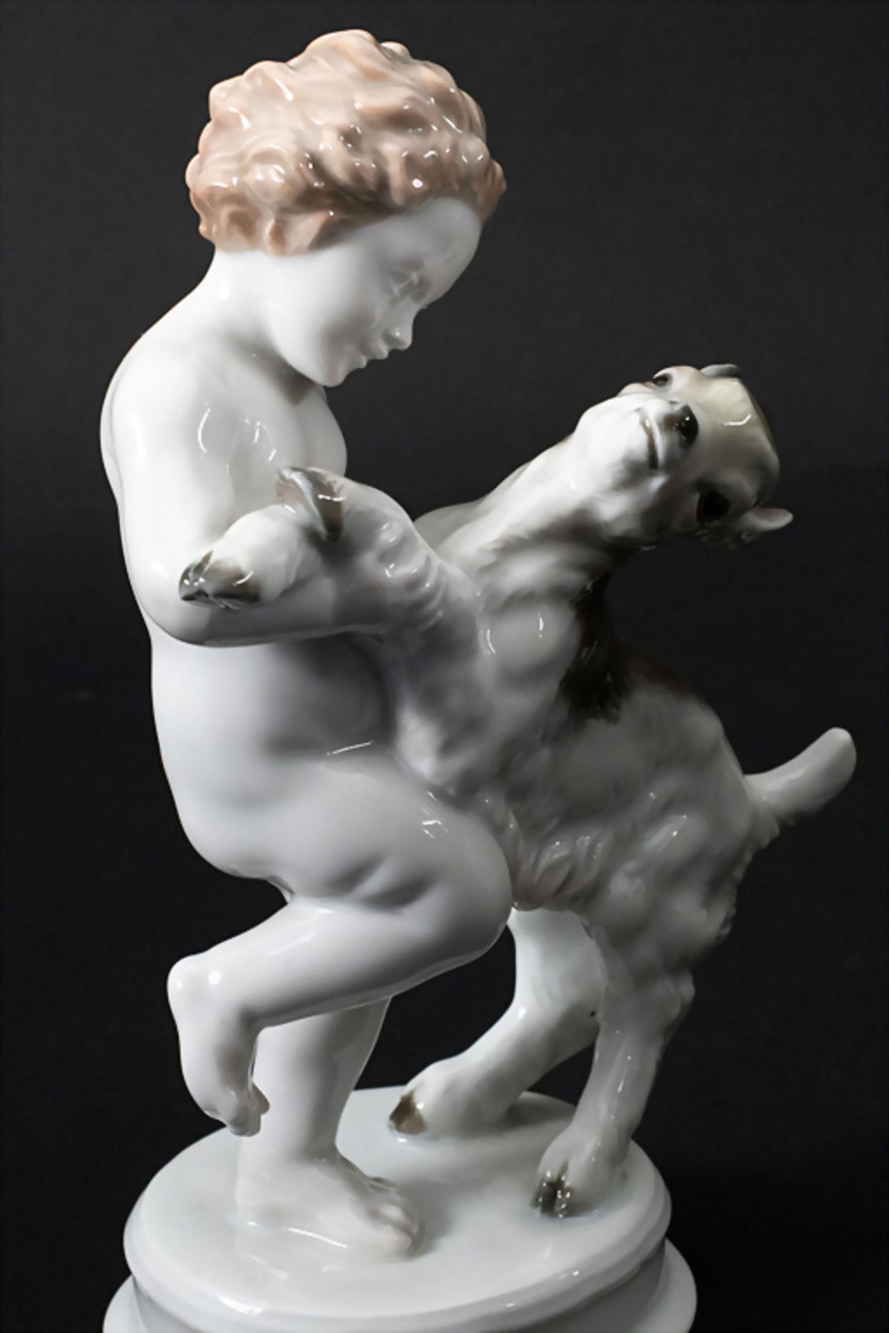 Figur 'Putto mit Ziege' / A figural group of a cherub with a kid, Max D.H. Fritz, Rosenthal, ... - Image 2 of 7