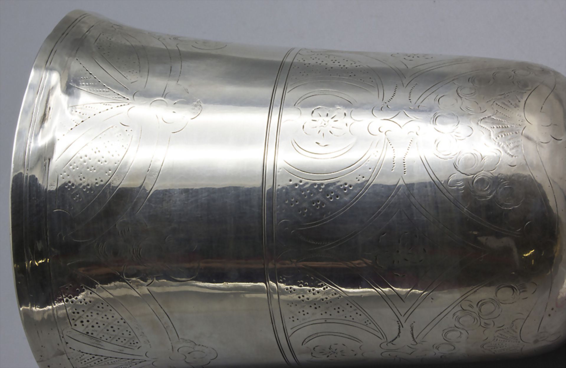 Großer Becher / A large silver beaker / A goblet, Claude Antoine Maillet, Paris, 1789 - Bild 6 aus 8