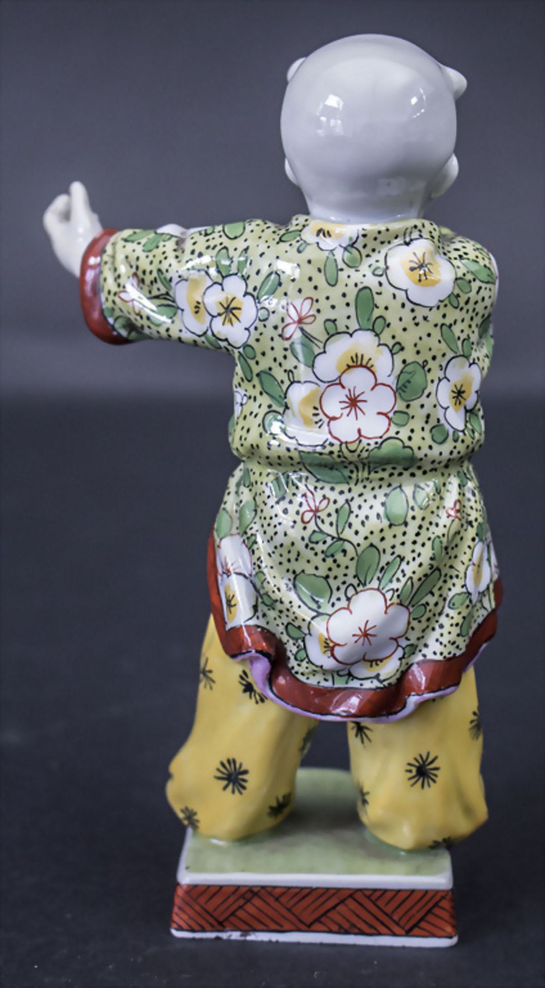 Figur 'Chinese mit Pflaumenblütengewand' / A figure of a Chinese with plumblossom print ... - Image 3 of 5