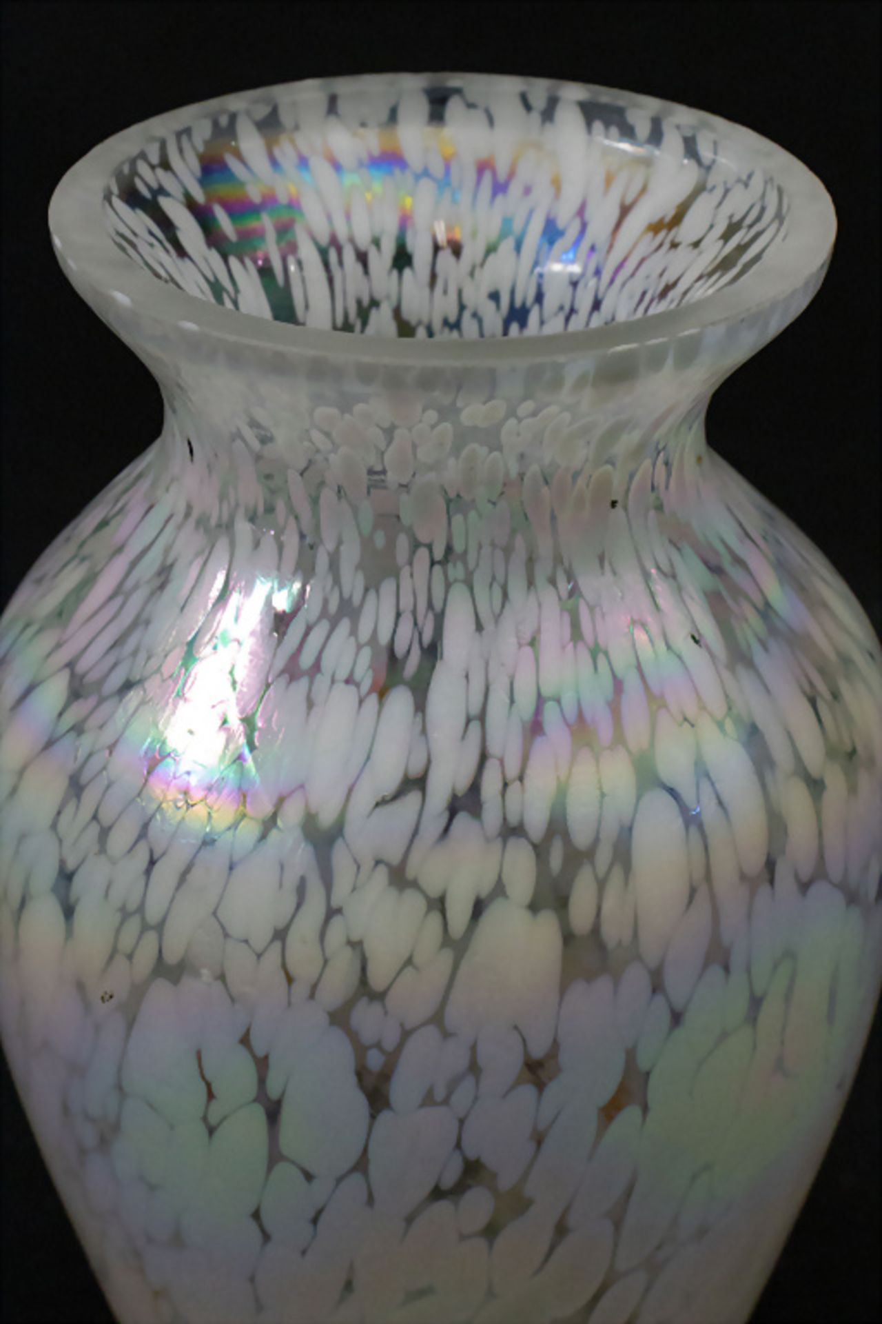 Jugendstil Vase mit Papillon Dekor / An Art Nouverau glass vase, wohl deutsch, um 1900 - Bild 2 aus 7
