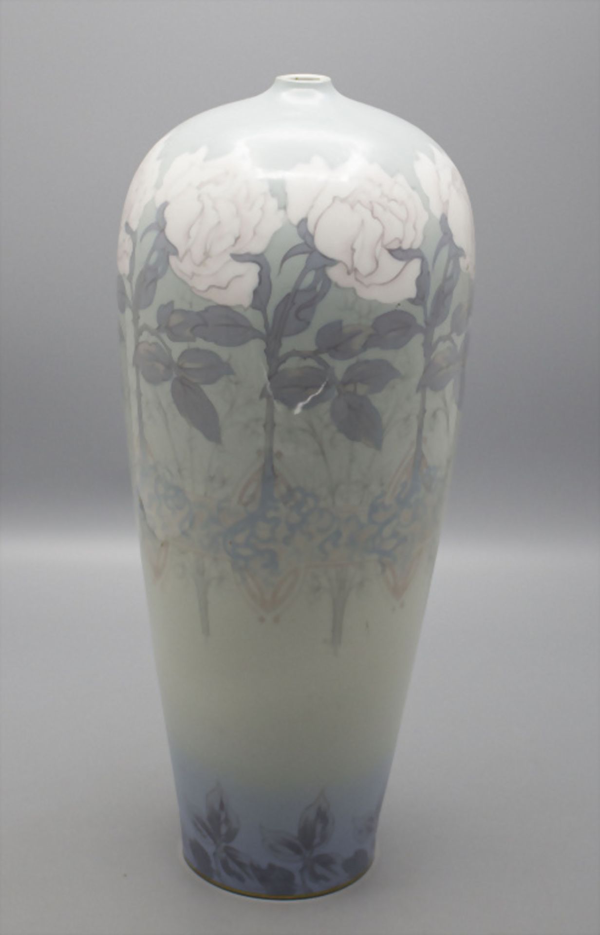 Große Jugendstil Vase mit weißen Rosen / An Art Nouveau vase with white roses, Wiliam Guérin & ... - Bild 2 aus 5