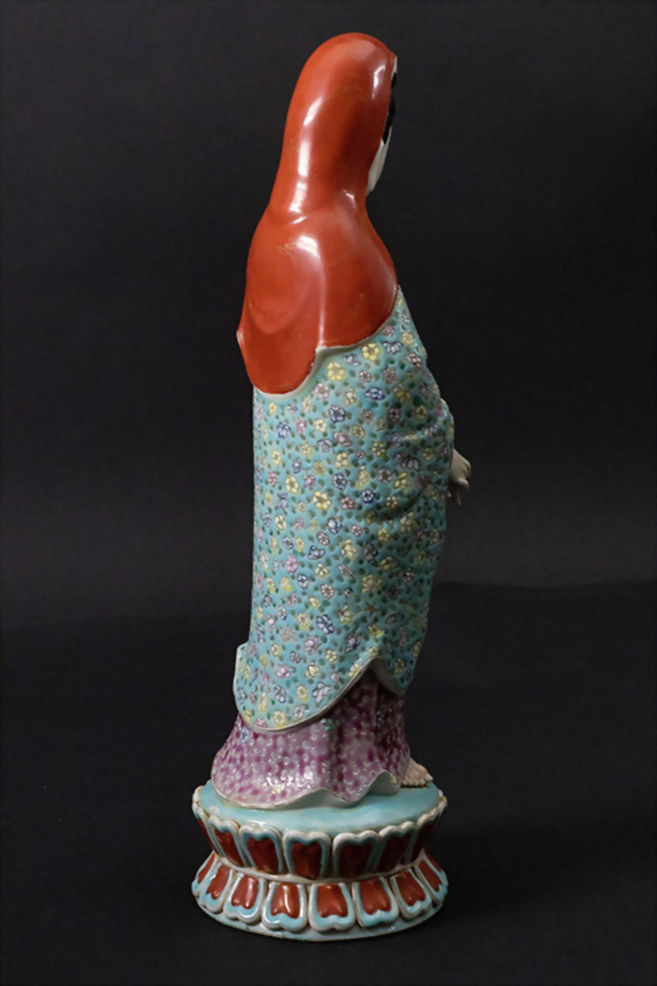 Große Guanyin auf zweireihigem Lotussockel / A grand Guanyin on a lotus pedestal, China, 20. Jh. - Image 5 of 7