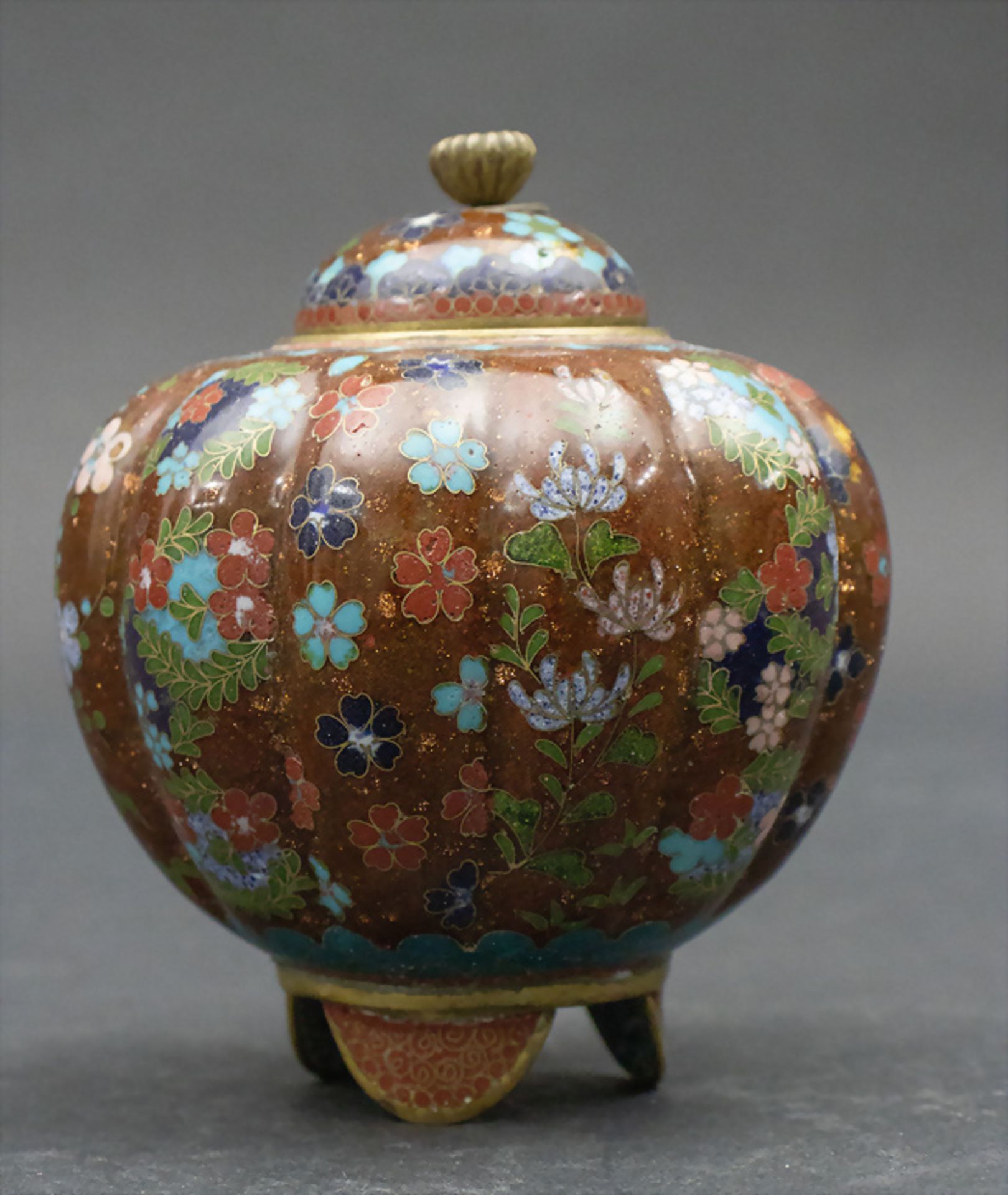 Cloisonné-Deckeldöschen / A cloisonné lidded box, Japan, Meiji-Periode - Bild 2 aus 5