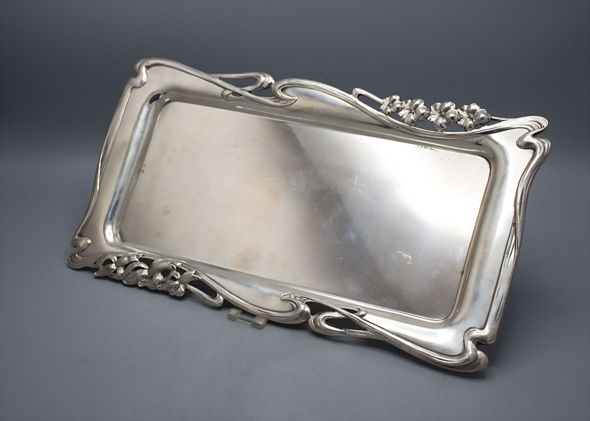 Jugendstil Tablett / An Art Nouveau silver tray, Wien, um 1900