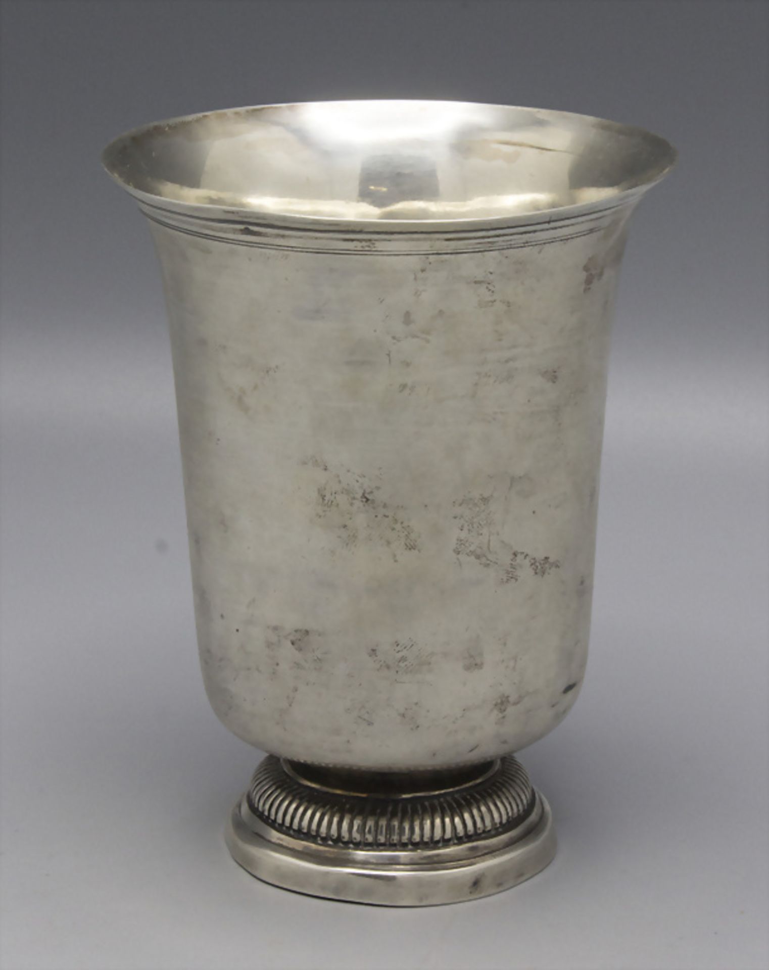 Glockenbecher / A bell shaped silver beaker, Orleans, nach 1798 - Image 2 of 5