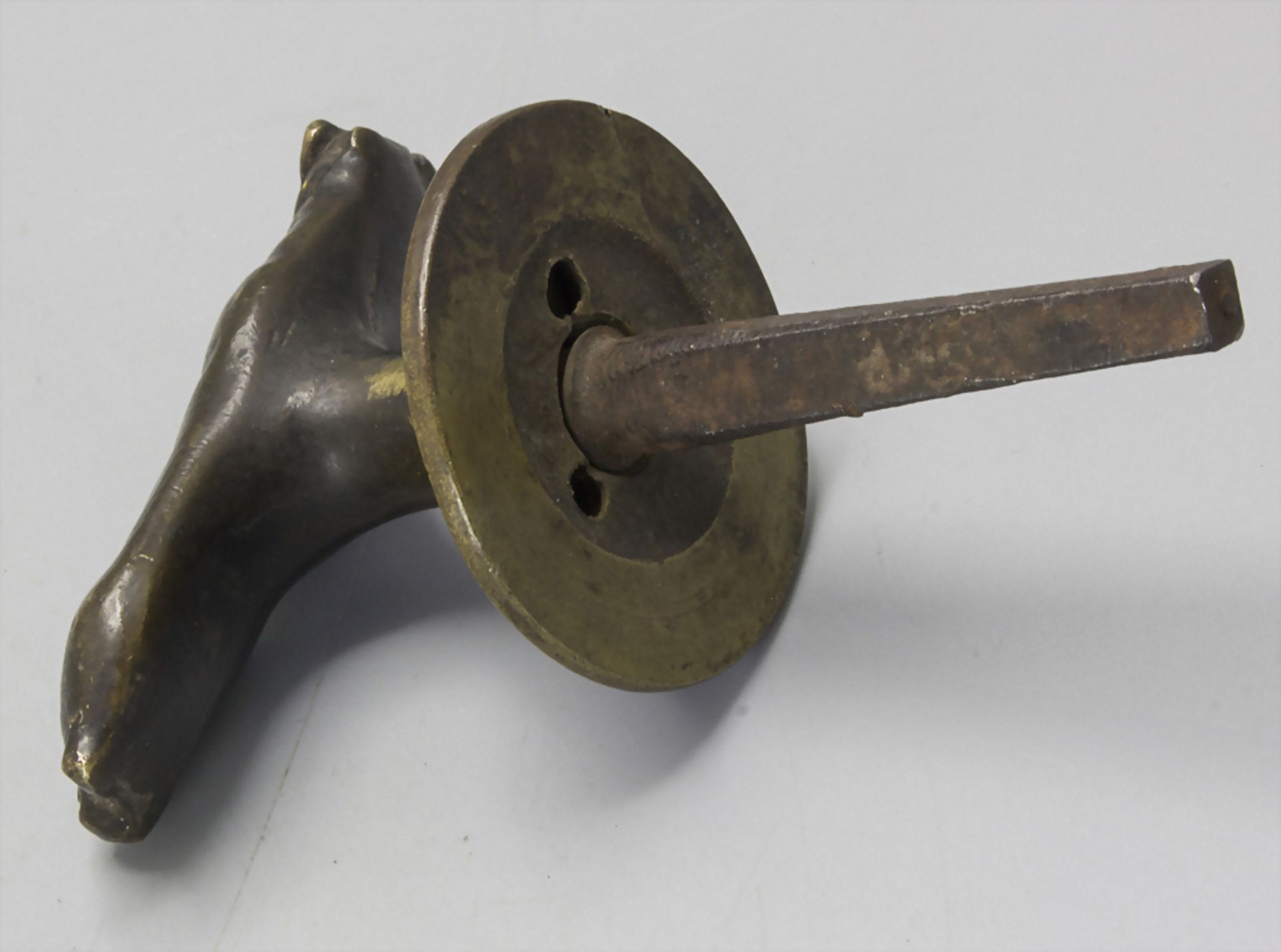 Ausgefallener Knauf oder Riegel mit Bronze Bulldogge als Griff / A bronze knob or lock with a ... - Image 3 of 3