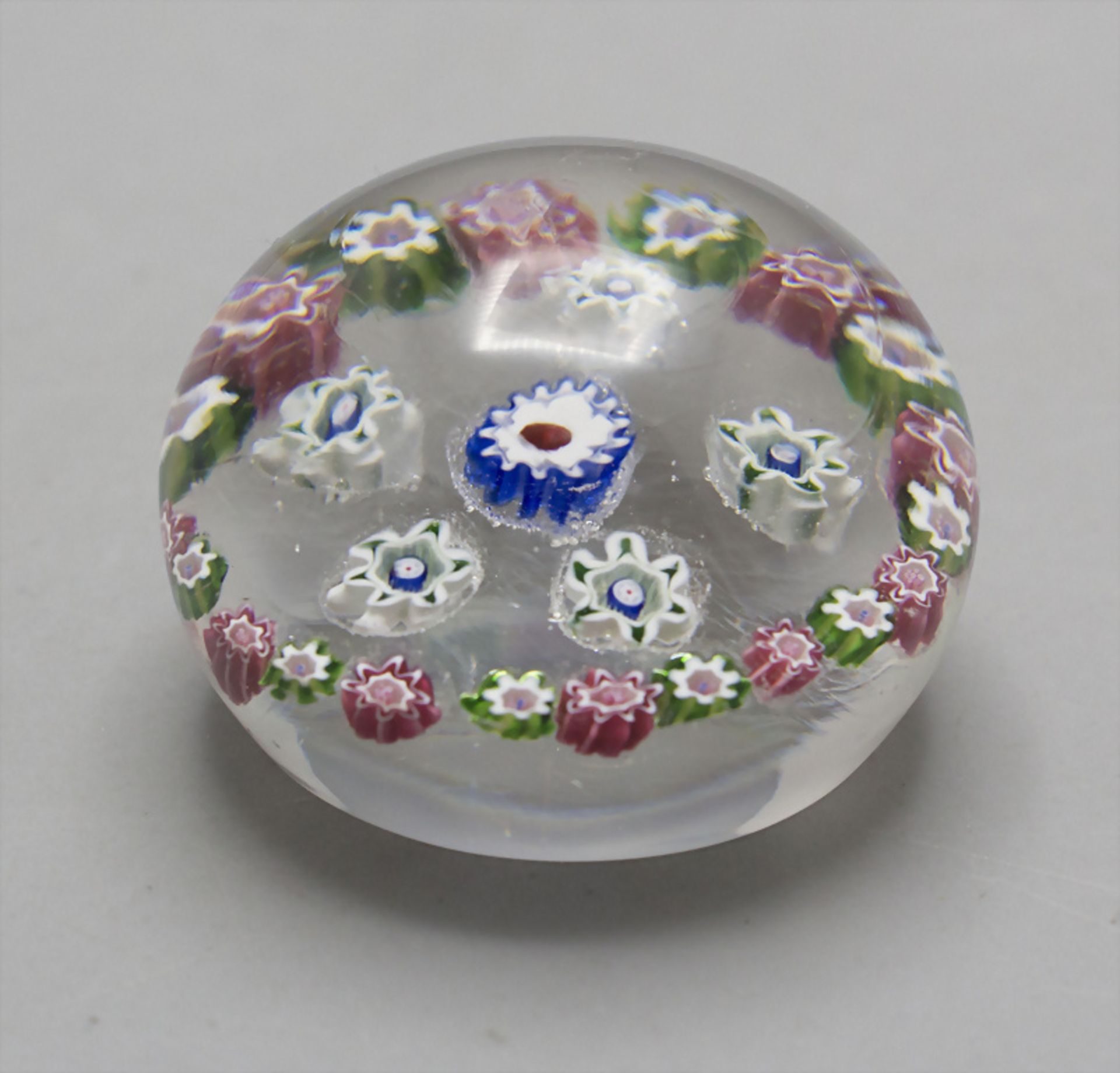 Kleiner Briefbeschwerer / A miniature paperweight, wohl Clichy, Frankreich, Mitte 19. Jh. - Image 2 of 6