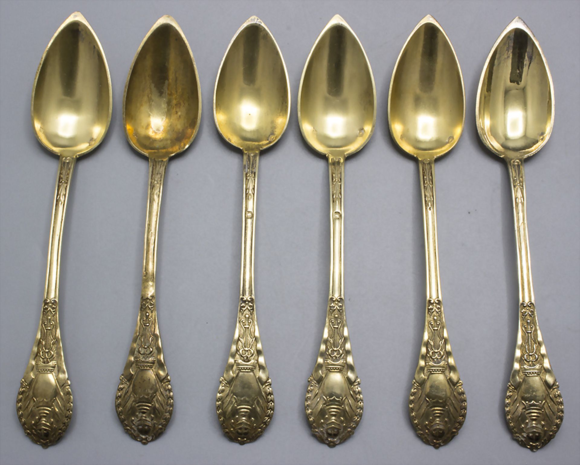 6 Vermeil Teelöffel mit Ritterrüstung / 6 silver tea spoons with a knight's armour, Jean ...