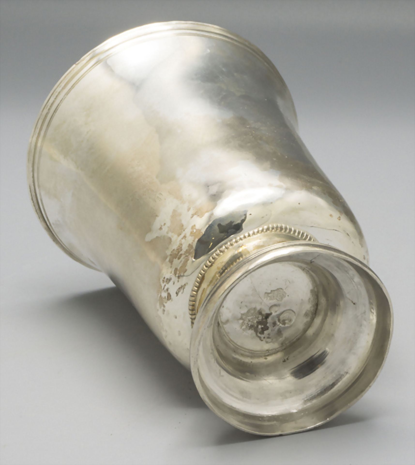 Glockenbecher / A bell shaped silver beaker, René-Pierre Ferrier, Paris, 1789 - Bild 4 aus 5