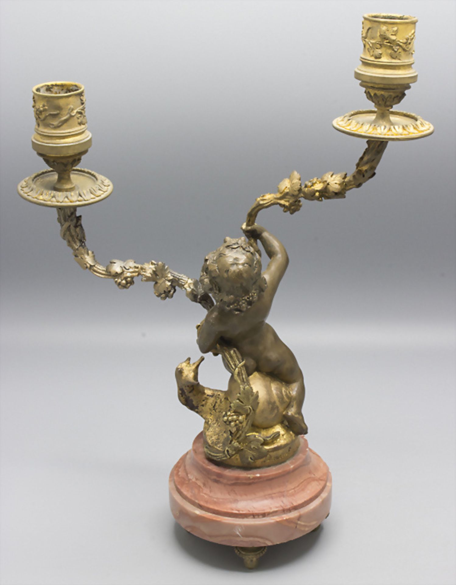 Paar figürliche Bronzeleuchter / A pair of figural candleholders with a girl and a faun on ... - Bild 3 aus 6