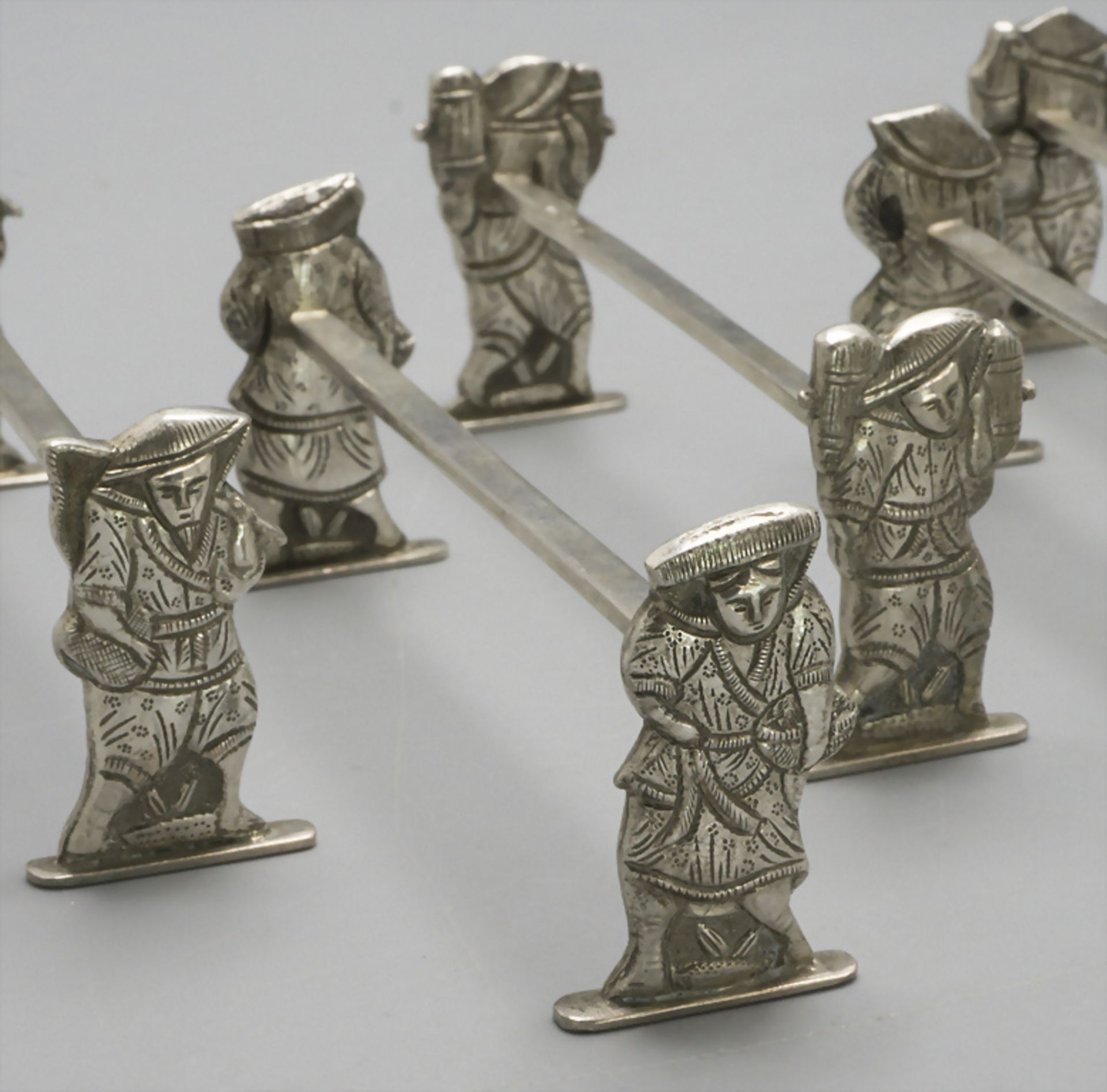 6 Messerbänke / A set of 6 silver knife rests, Vietnam, 20. Jh. - Bild 2 aus 3