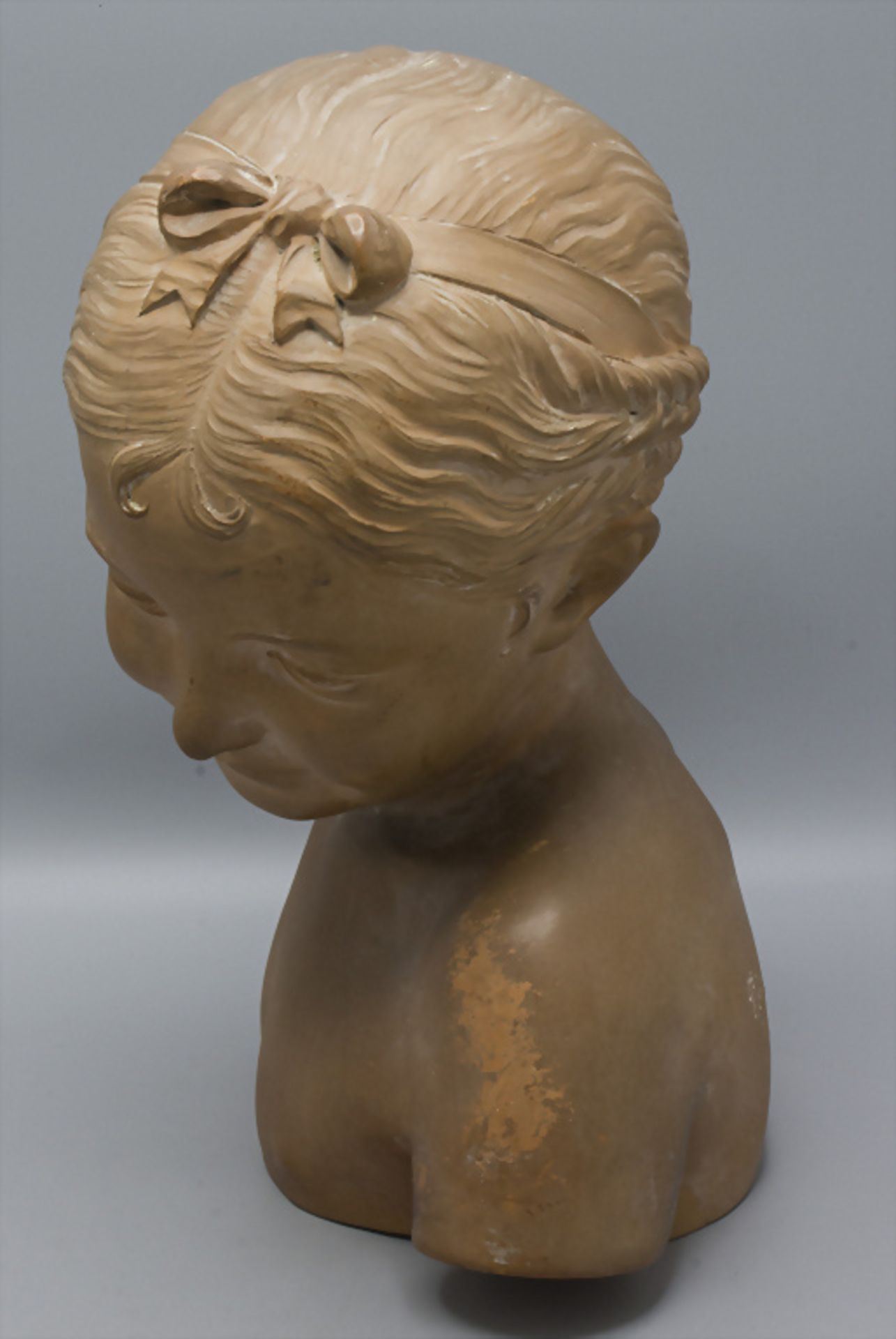 Mädchenbüste / A terracotta bust of a girl, Pigalle, Frankreich, um 1920 - Bild 3 aus 9