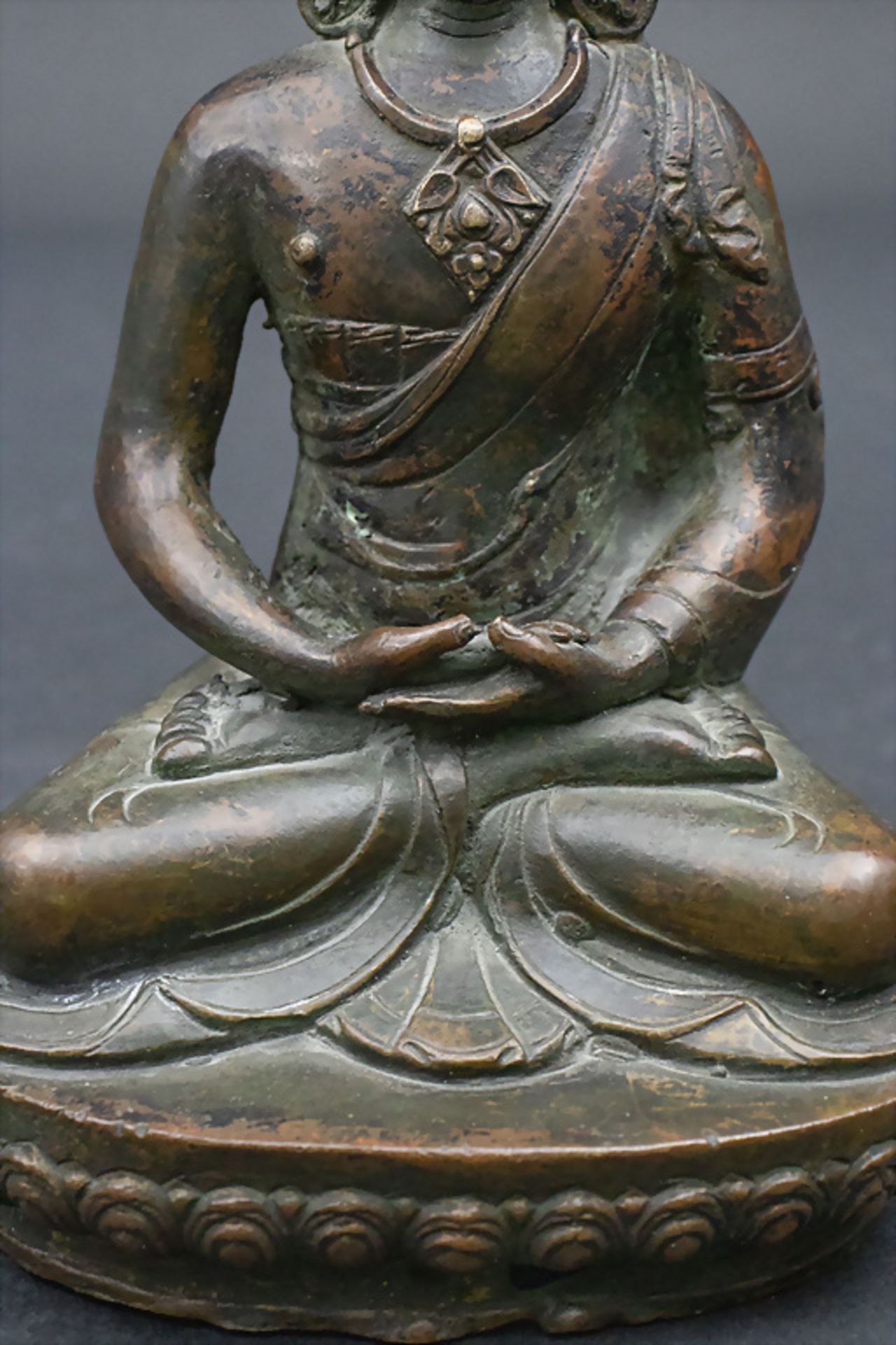 Buddha Amitáyus in Meditationshaltung auf Lotus, Tibet, 19. Jh. - Bild 7 aus 8