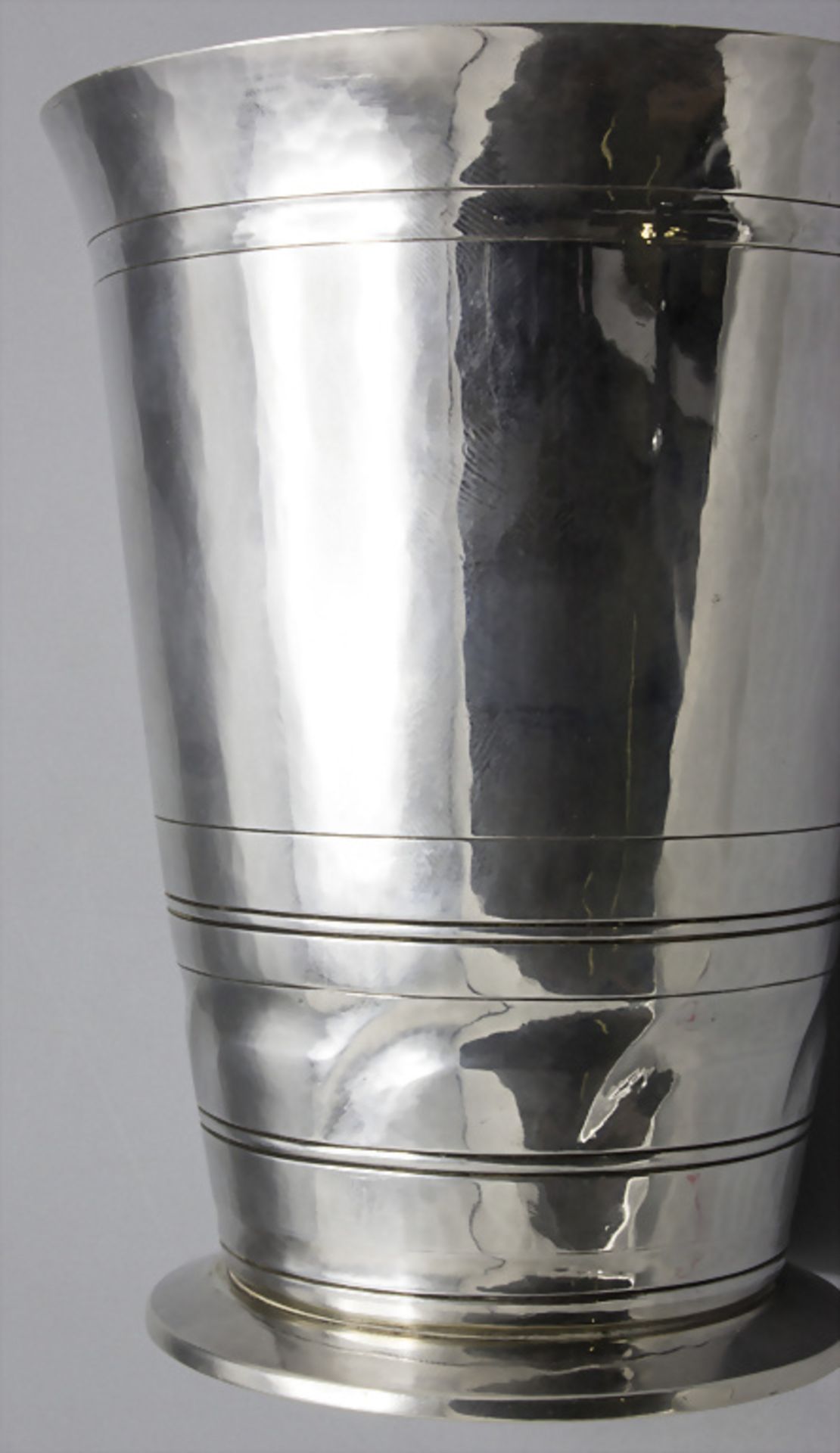 Art Déco Silbervase / Vase en argent massif martelé / A silver vase, Georges René Lecomte, ... - Bild 5 aus 6