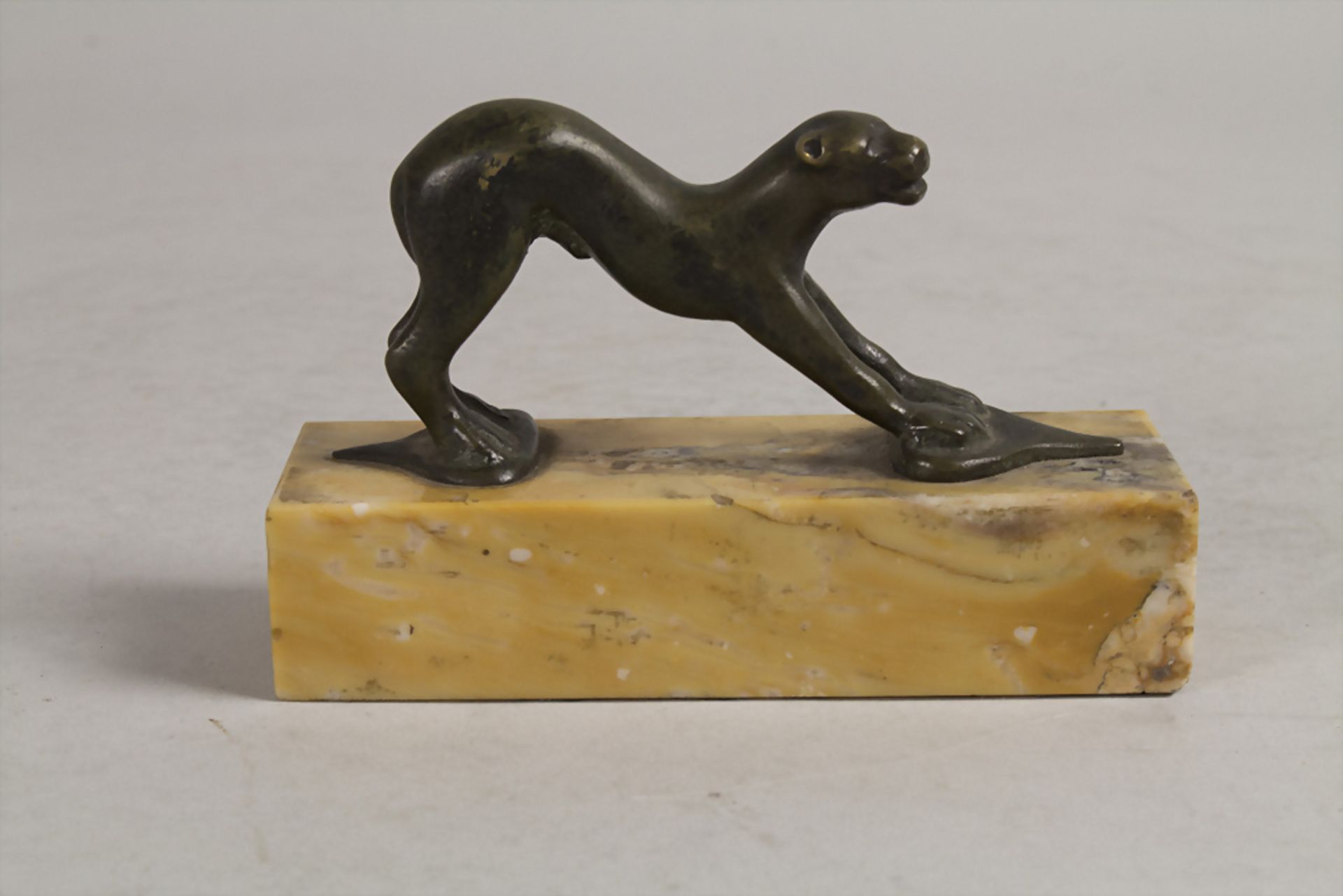 Bronze Panther als Handhabe/Briefbeschwerer / A bronze figure of a panther as handle, ...