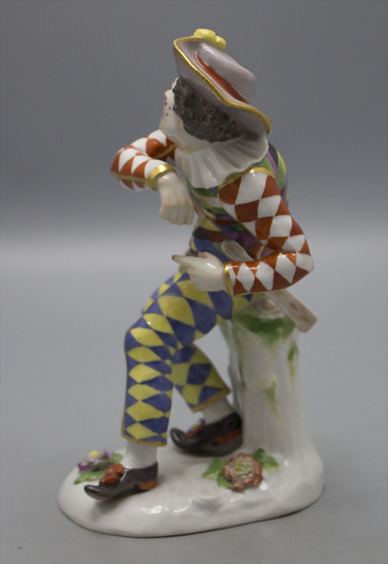 Erschrockener Harlekin aus der Commedia dell'Arte / A frightened harlequin, Meissen, nach 1924 - Bild 2 aus 4