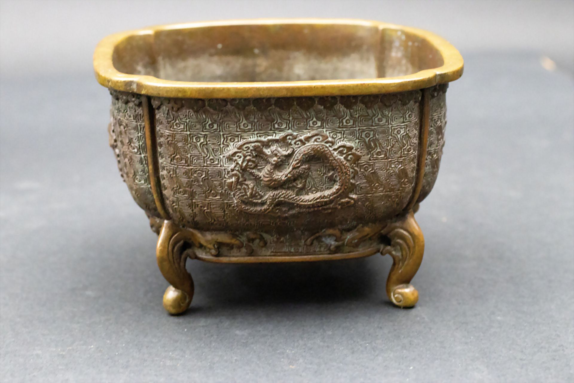 Räuchergefäß / A bronze incense burner, China, Qing Dynastie (1644-1911) - Image 4 of 6