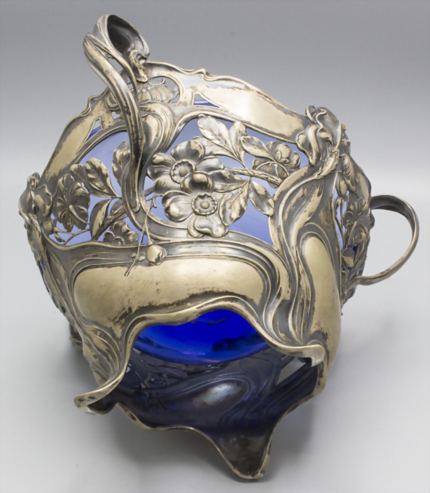 Jugendstil Henkelschale / An Art Nouveau sterling silver bowl with stylised ivy pattern, ... - Image 3 of 4