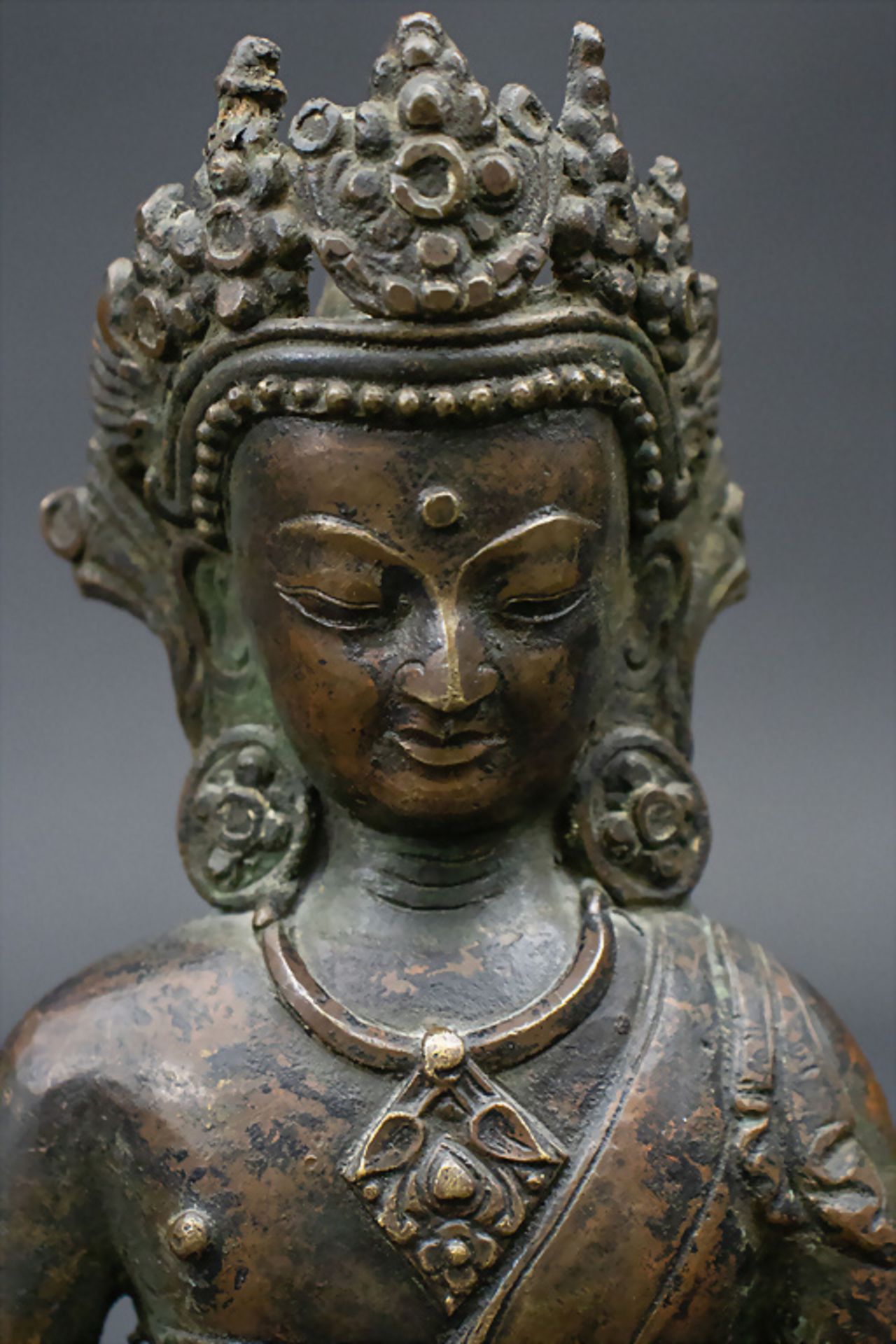 Buddha Amitáyus in Meditationshaltung auf Lotus, Tibet, 19. Jh. - Bild 2 aus 8