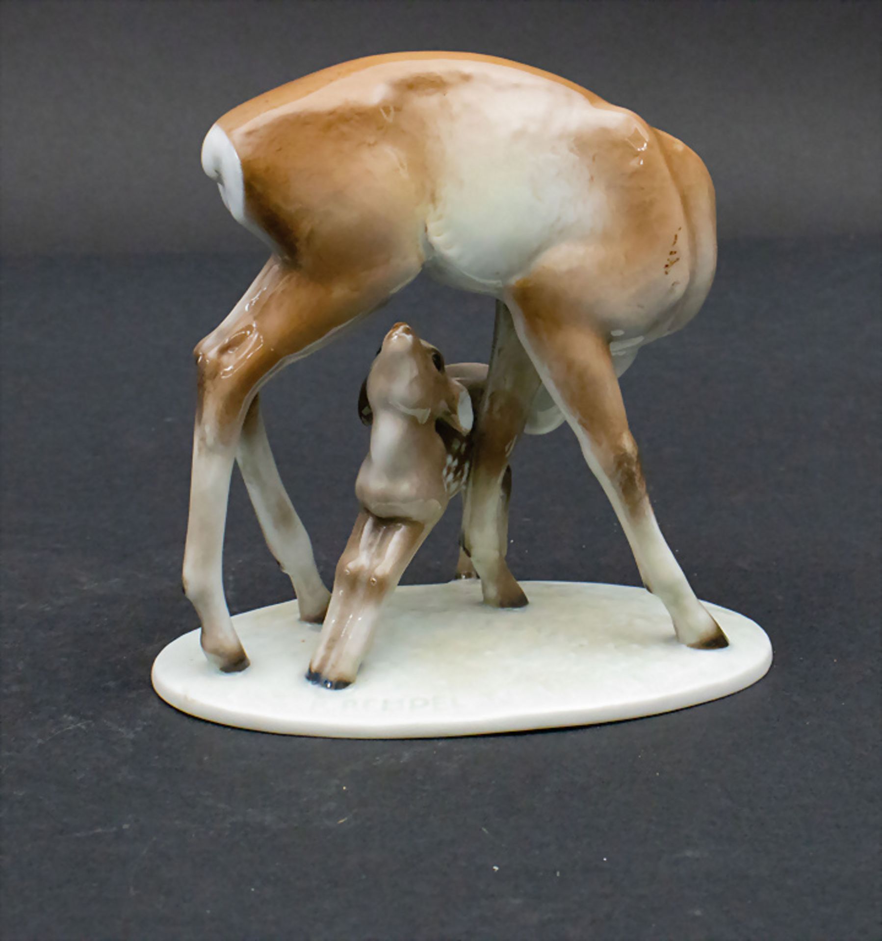 Reh mit Rehkitz / A deer with a fawn, Rudolf Rempel, Rosenthal, Selb, um 1937 - Bild 5 aus 7