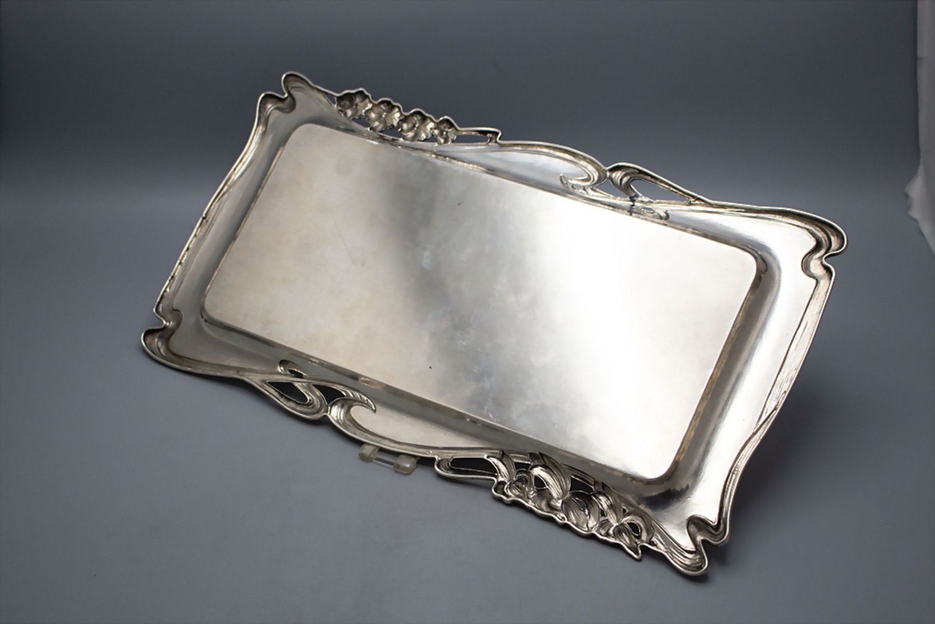 Jugendstil Tablett / An Art Nouveau silver tray, Wien, um 1900 - Image 3 of 4