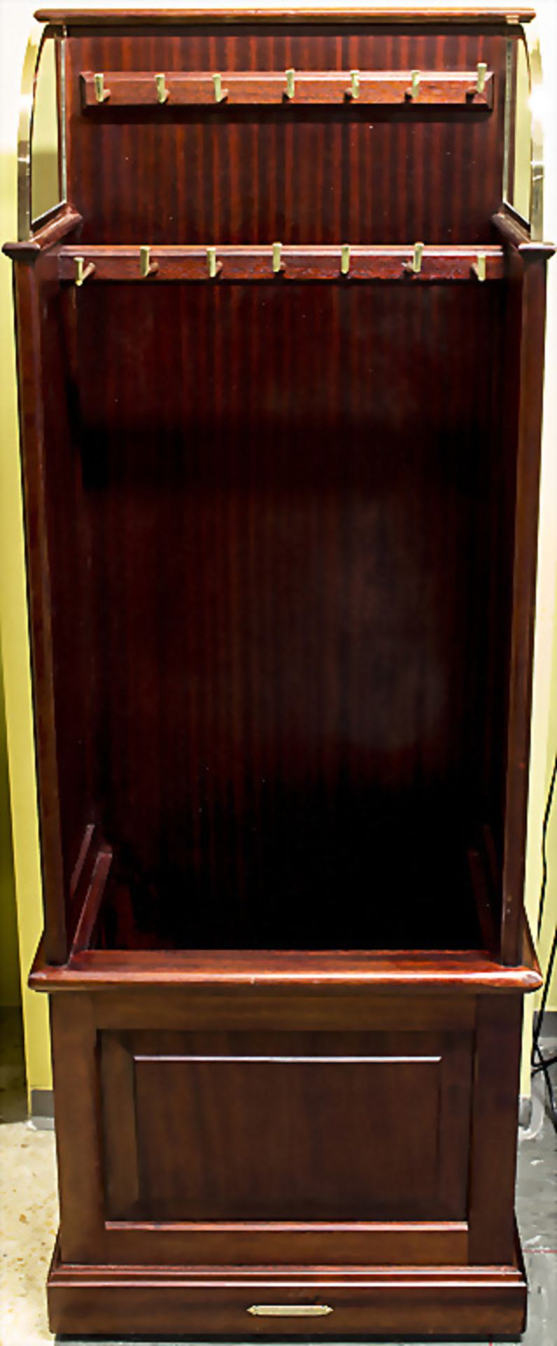 Golfschlägerregal / A Golf Club Cabinet