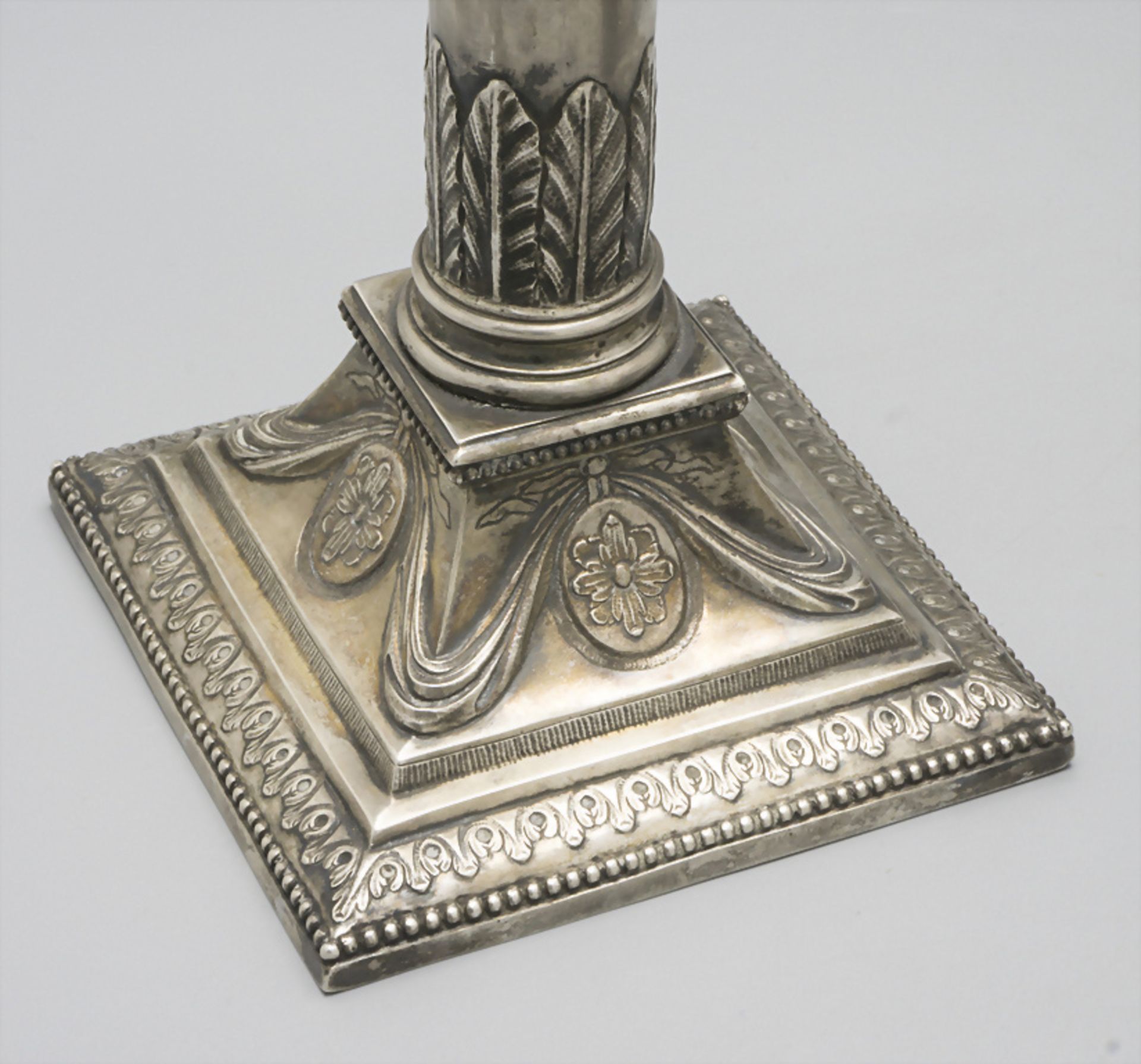 Paar Louis-seize Kerzenleuchter / A pair of Louis XVI silver candlesticks, Andreas Röymand, ... - Image 4 of 8