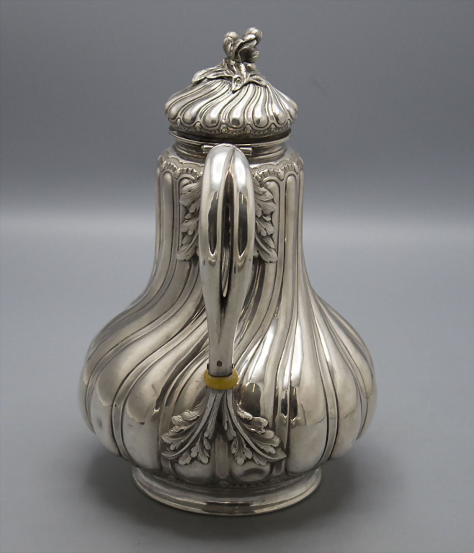 Große Teekanne / A large silver tea pot, Émile Hugo, Paris, nach 1853 - Bild 3 aus 5