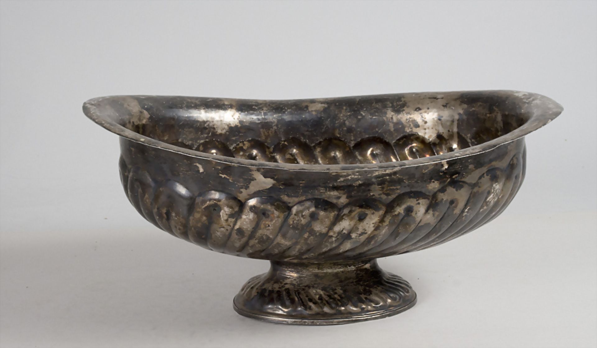 Silber Fußschale / A large silver bowl, Prato, Italien, 20. Jh.