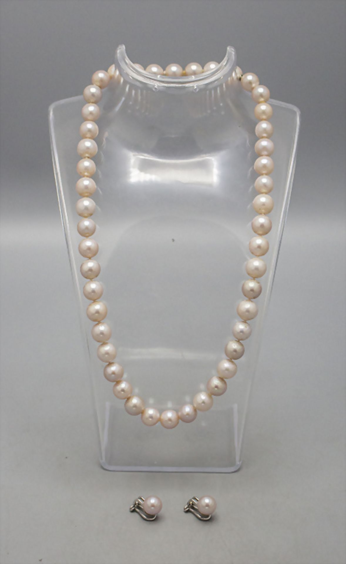 Perlenkette mit Ohrclips / A pearl necklace and earrings