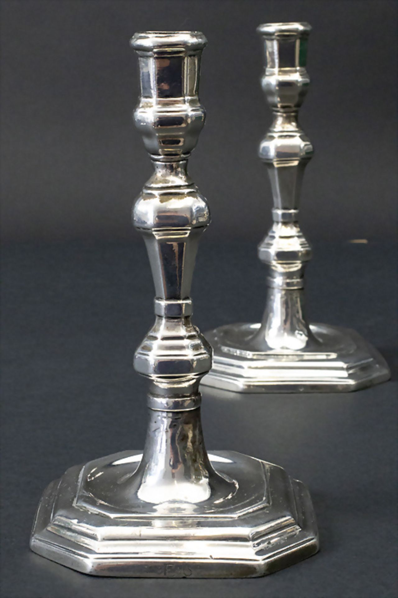 Paar Barock Kerzenleuchter / A pair of Baroque silver candlesticks, Pierre Tudier, Béziers, um 1730