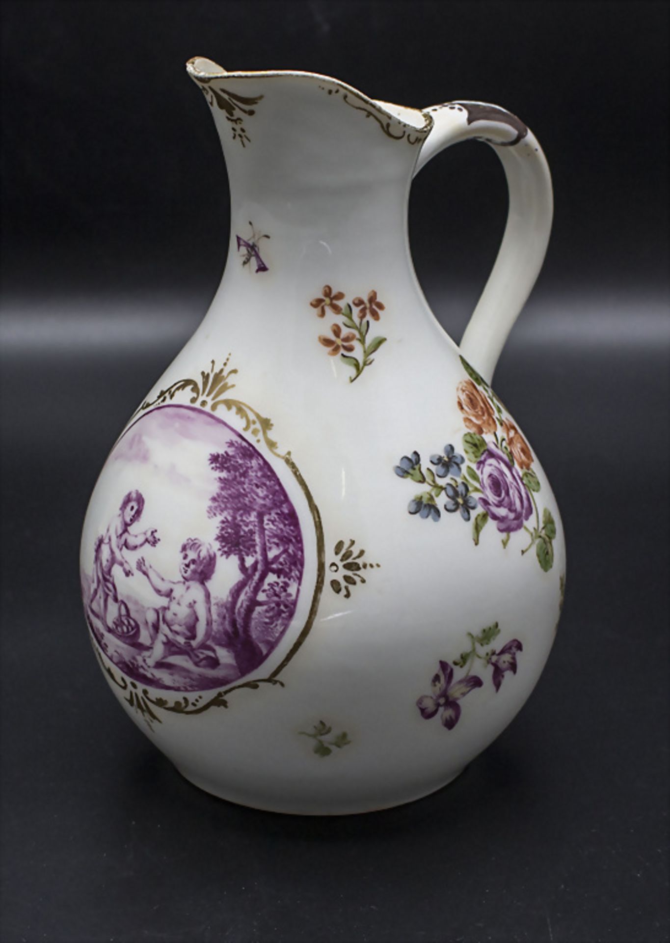 Henkelkrug mit Purpurmalerei / A porcelain jug with purple painting, 18. Jh. - Bild 2 aus 7