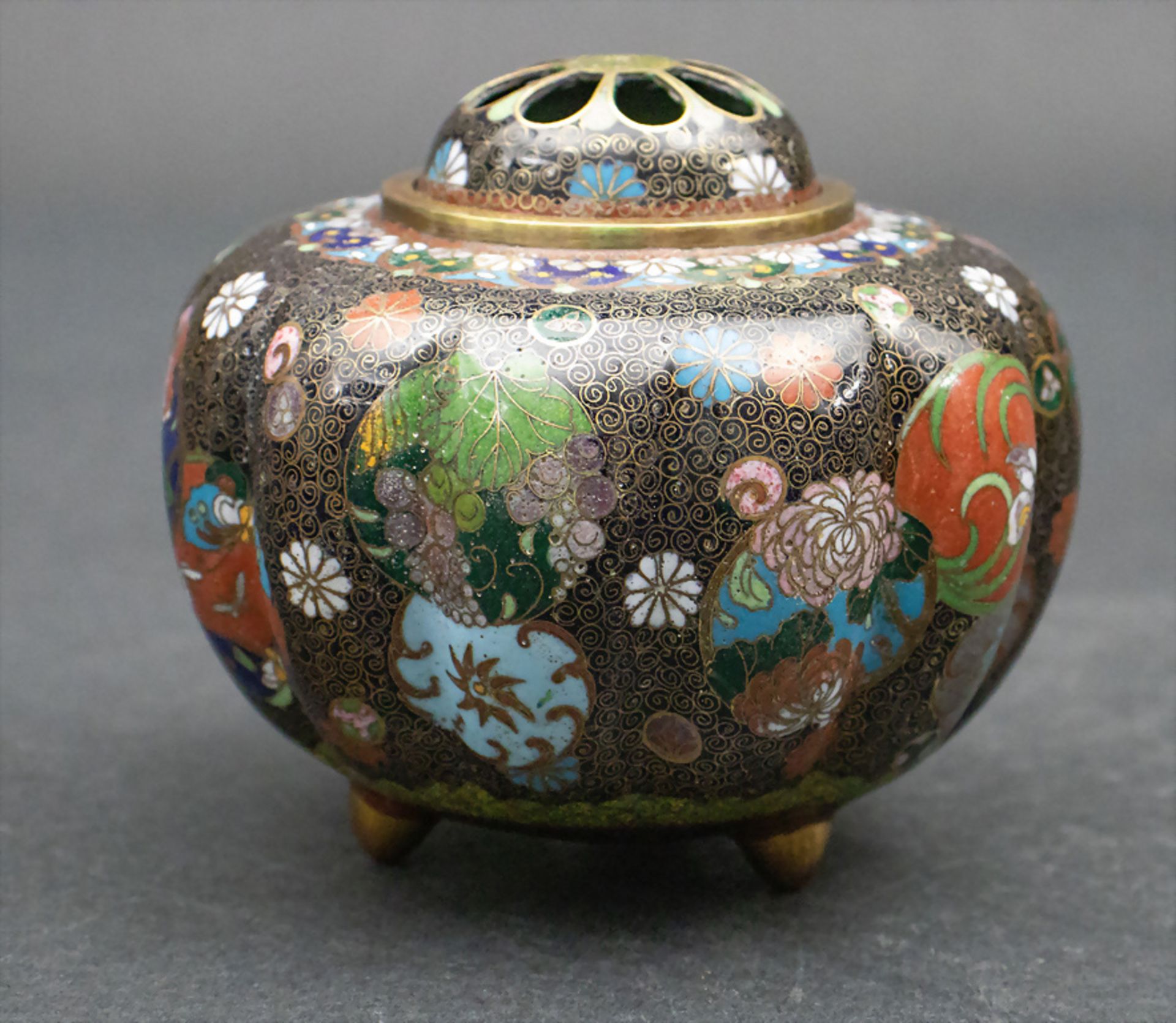 Cloisonné-Räuchergefäß / A cloisonné incense burner, Japan, Meiji-Periode