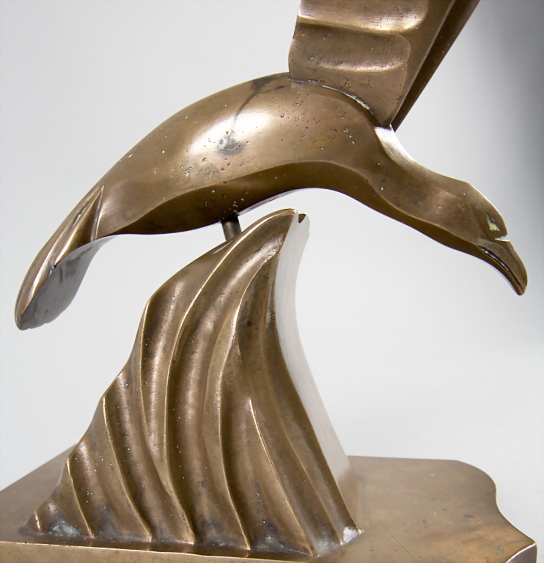 Art Déco Bronzeplastik 'Möwe' / An Art Deco bronze sculpture 'Gull', um 1920 - Bild 3 aus 7