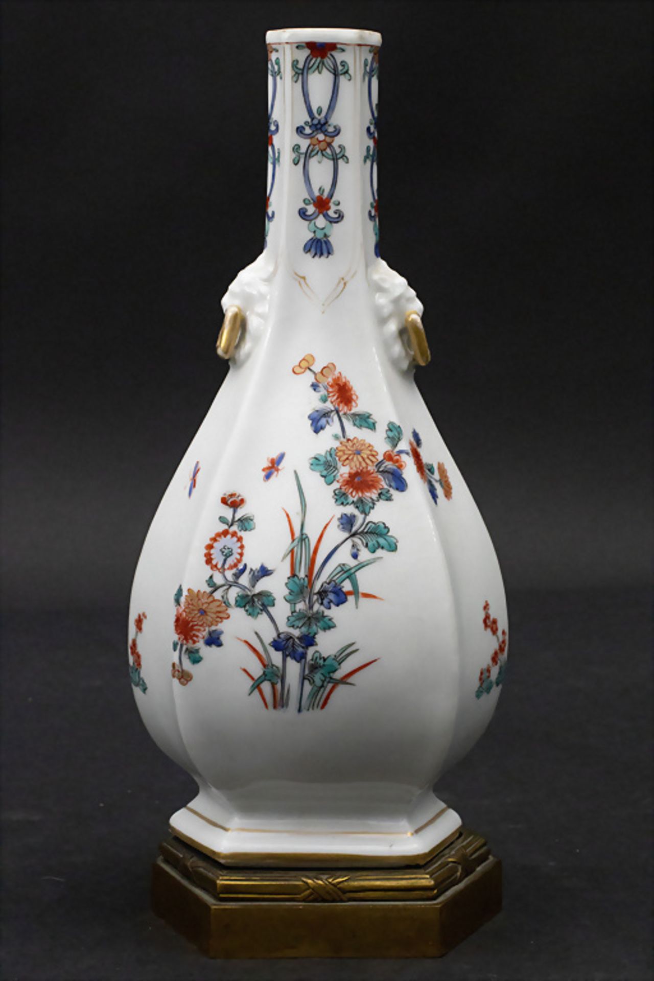 Kakiemon Deckelvasen-Paar / A pair of Kakiemon lidded vases, wohl Meissen oder Chantilly, 18. Jh. - Image 7 of 12