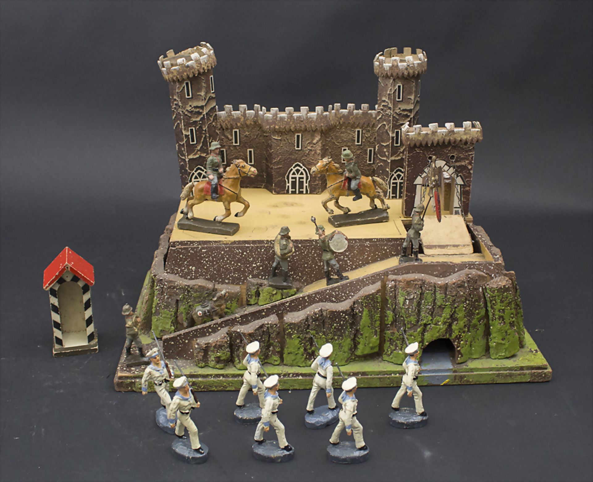 Elastolin / Lineol Burg mit Soldaten und Matrosen / An elastolin castle and figurines of ...