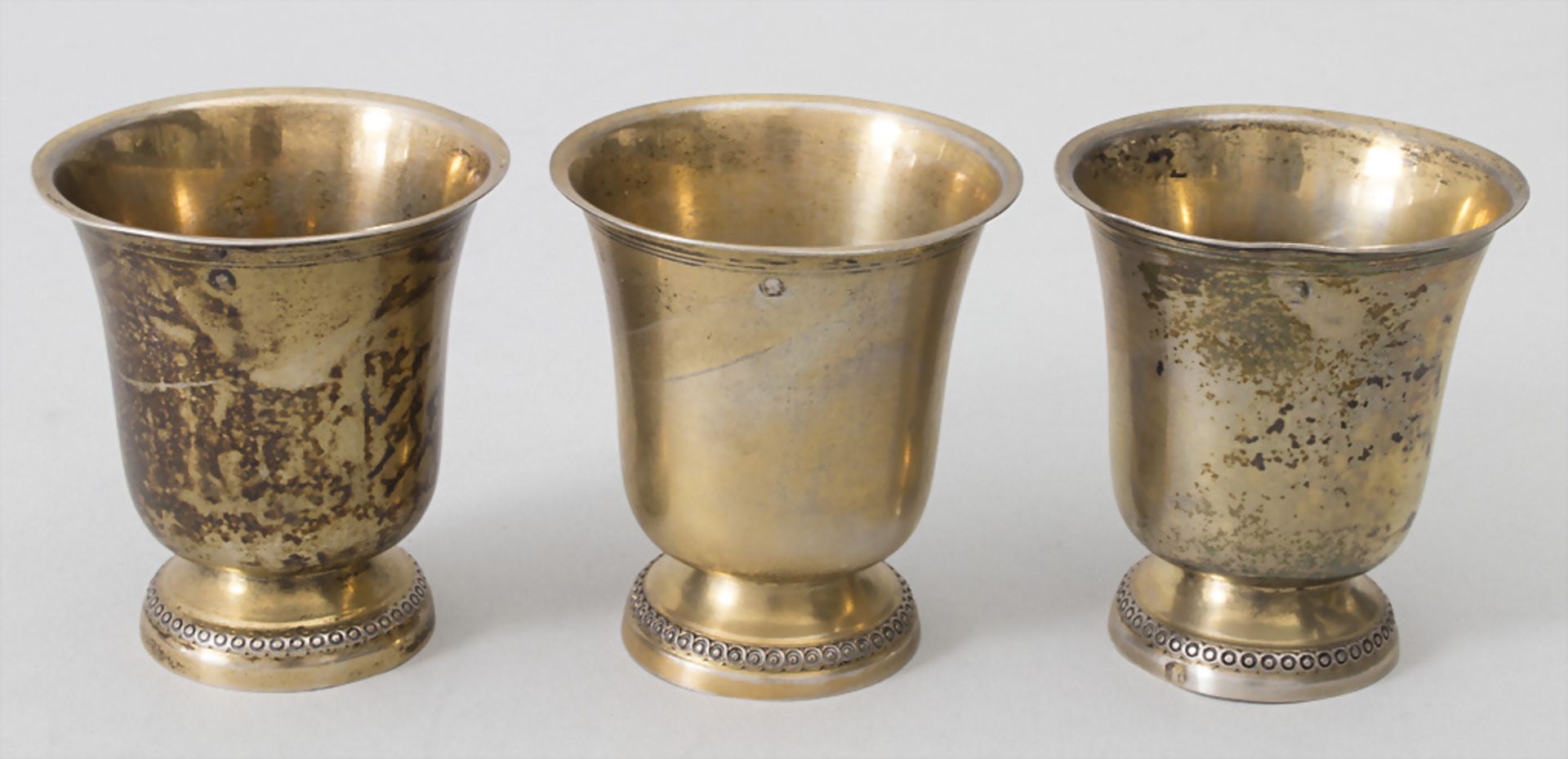 6 Miniatur Glockenbecher / 6 miniature silver beakers / 6 miniature gobelets en argent massif ... - Bild 2 aus 7