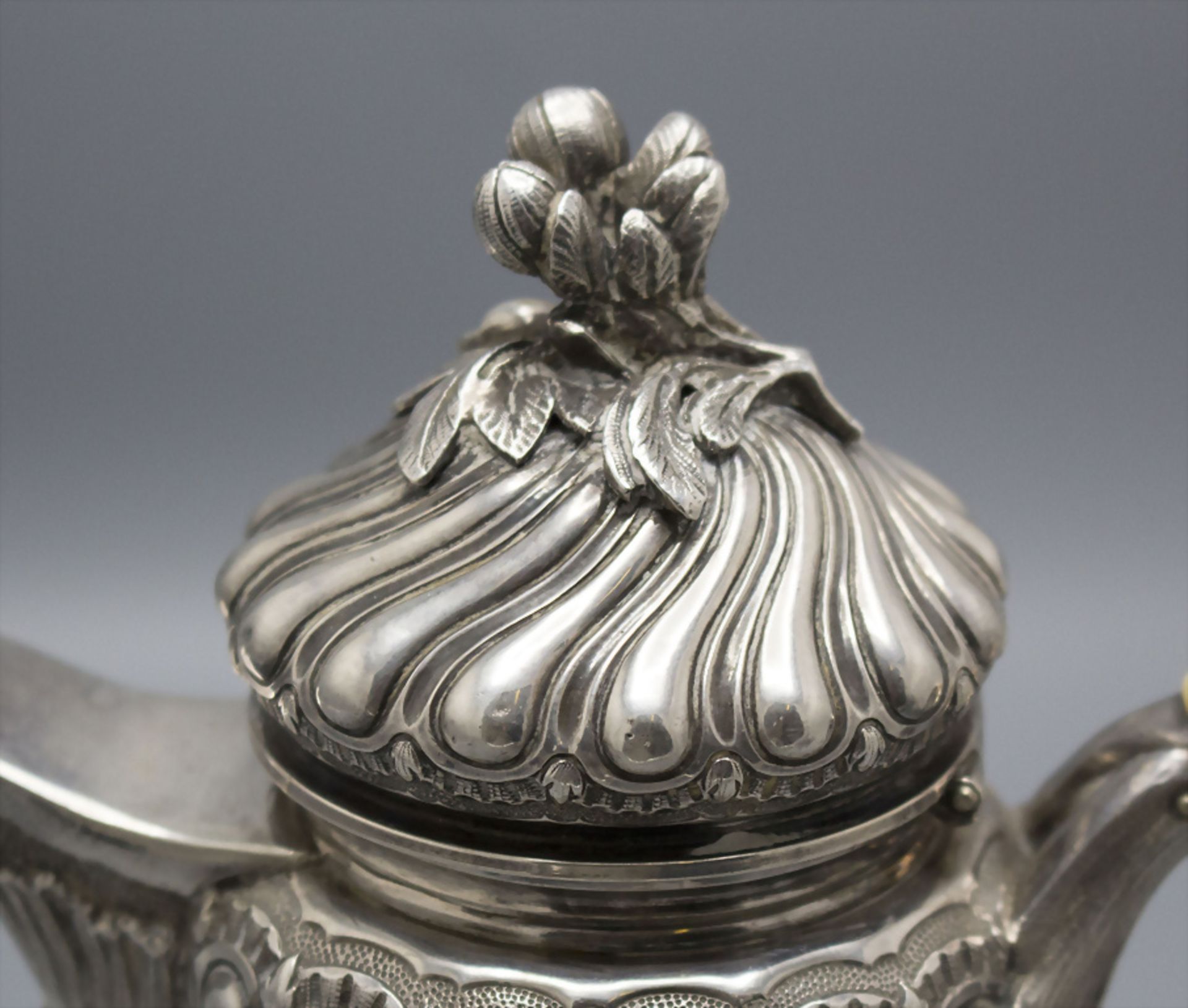 Große Teekanne / A large silver tea pot, Émile Hugo, Paris, nach 1853 - Bild 4 aus 5